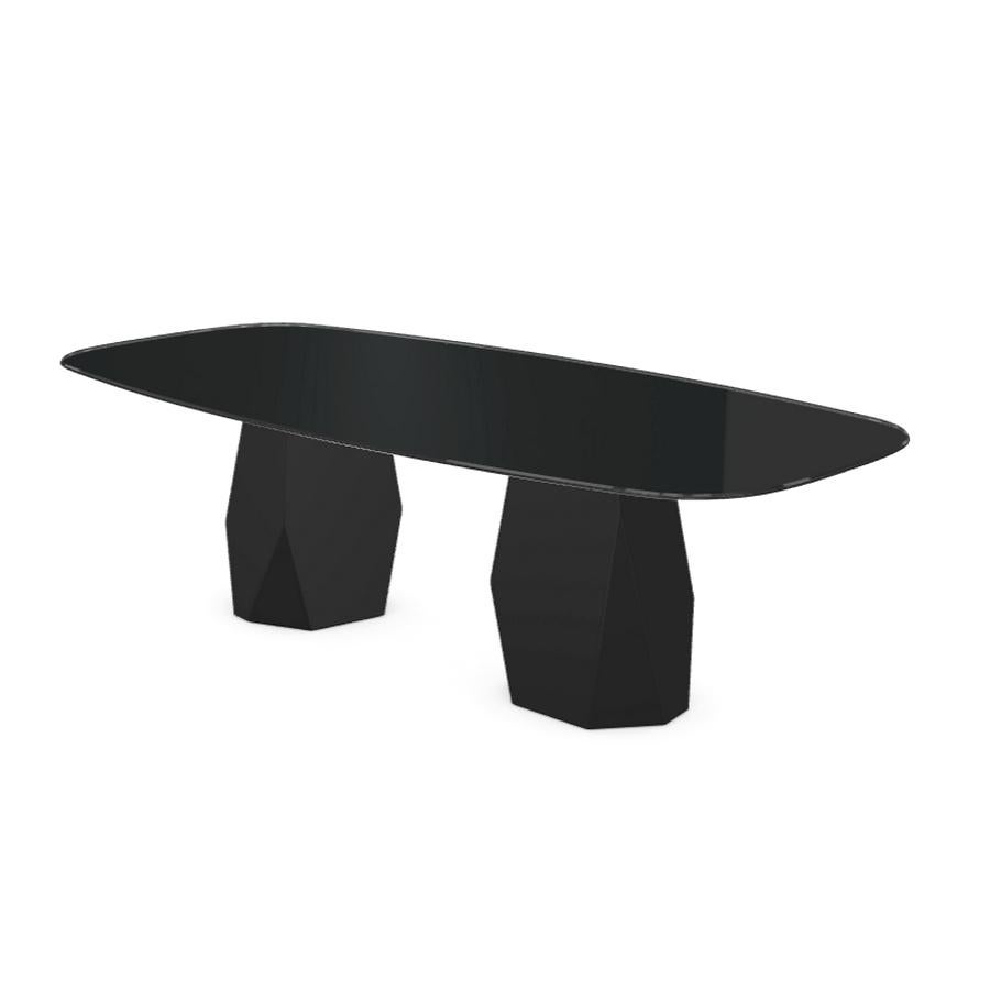 Moderne Table de salle à manger à deux pieds Menhir avec plateau en verre noir sur base en métal noir en vente