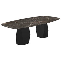 Table de salle à manger à deux pieds en céramique Menhir avec plateau en céramique Emperador sur base en métal noir