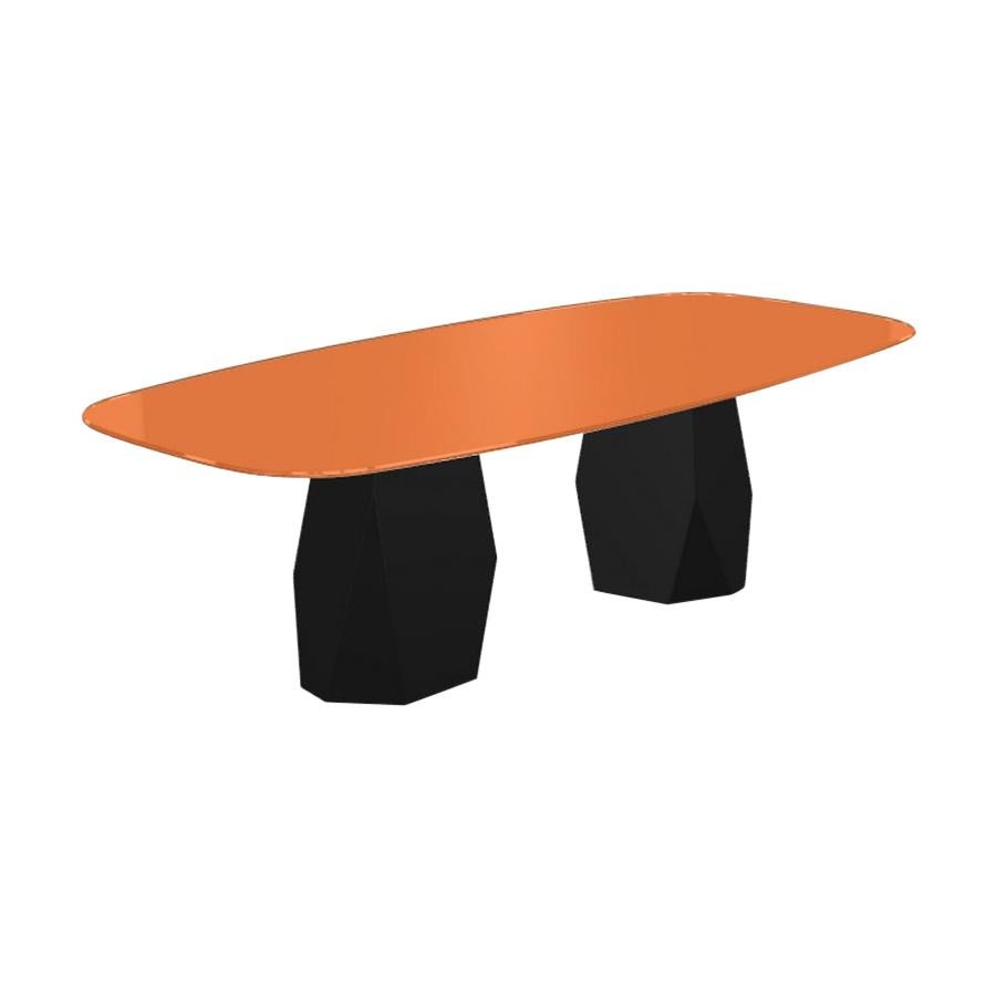 Table de salle à manger à deux pieds Menhir avec plateau en verre orange sur base en métal noir