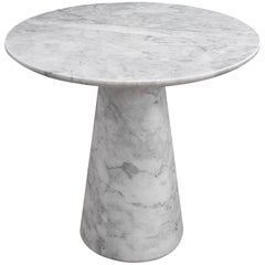 Petite table d'appoint en marbre blanc Menhir