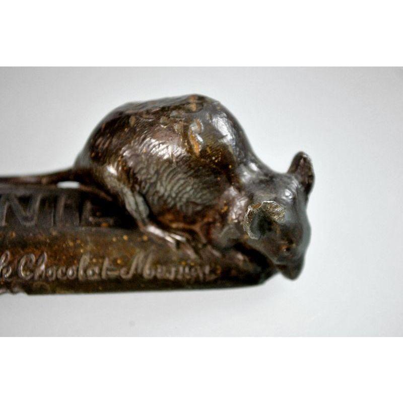 1950s Menier chocolate advertising spelter representing a mouse munching on a chocolate bar signed W Carvin.

Additional information:
Material: Regulates
Artist: Louis Albert Carvin (1875-1941).