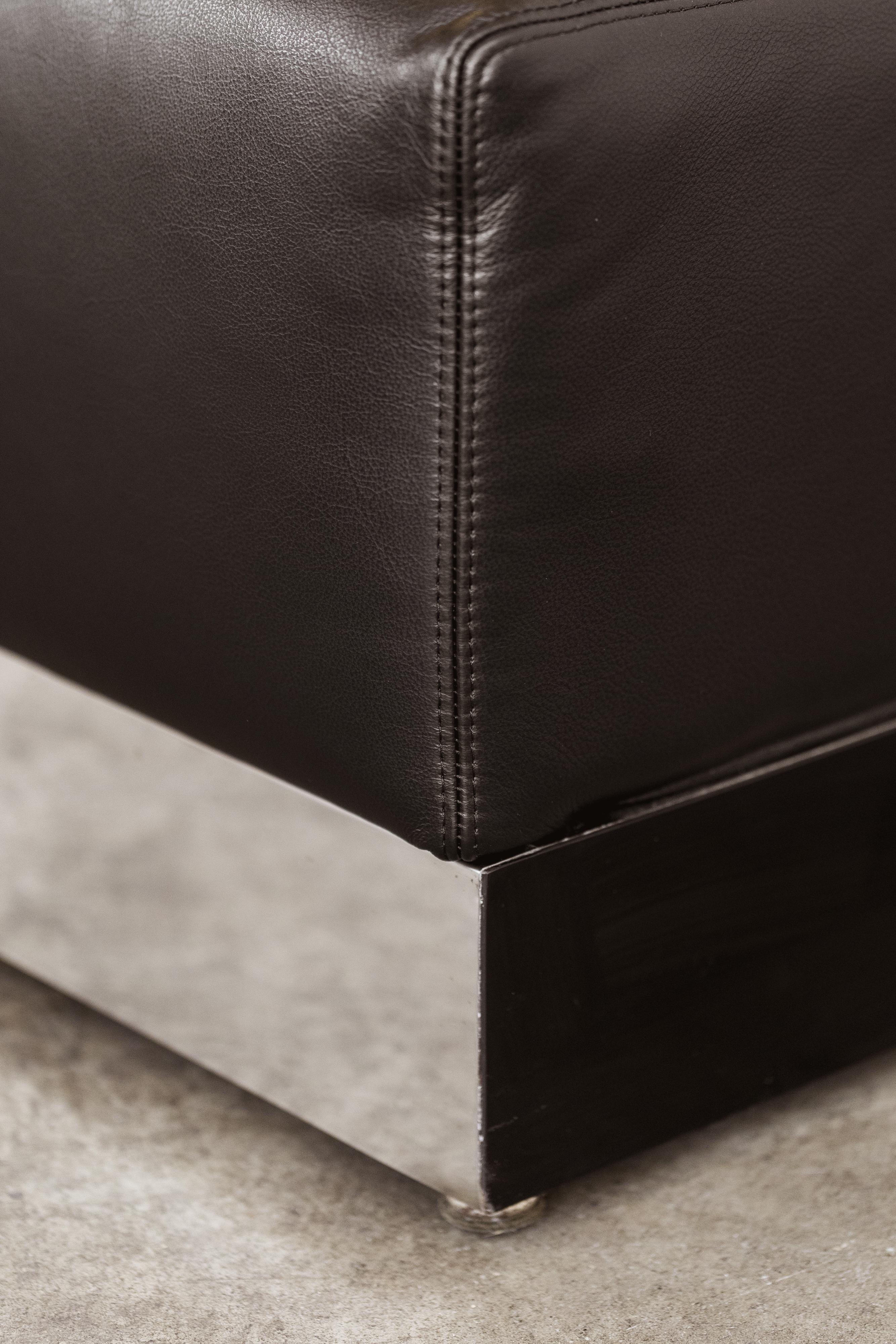 Pelle Sedia minimalista Menilio Taro 