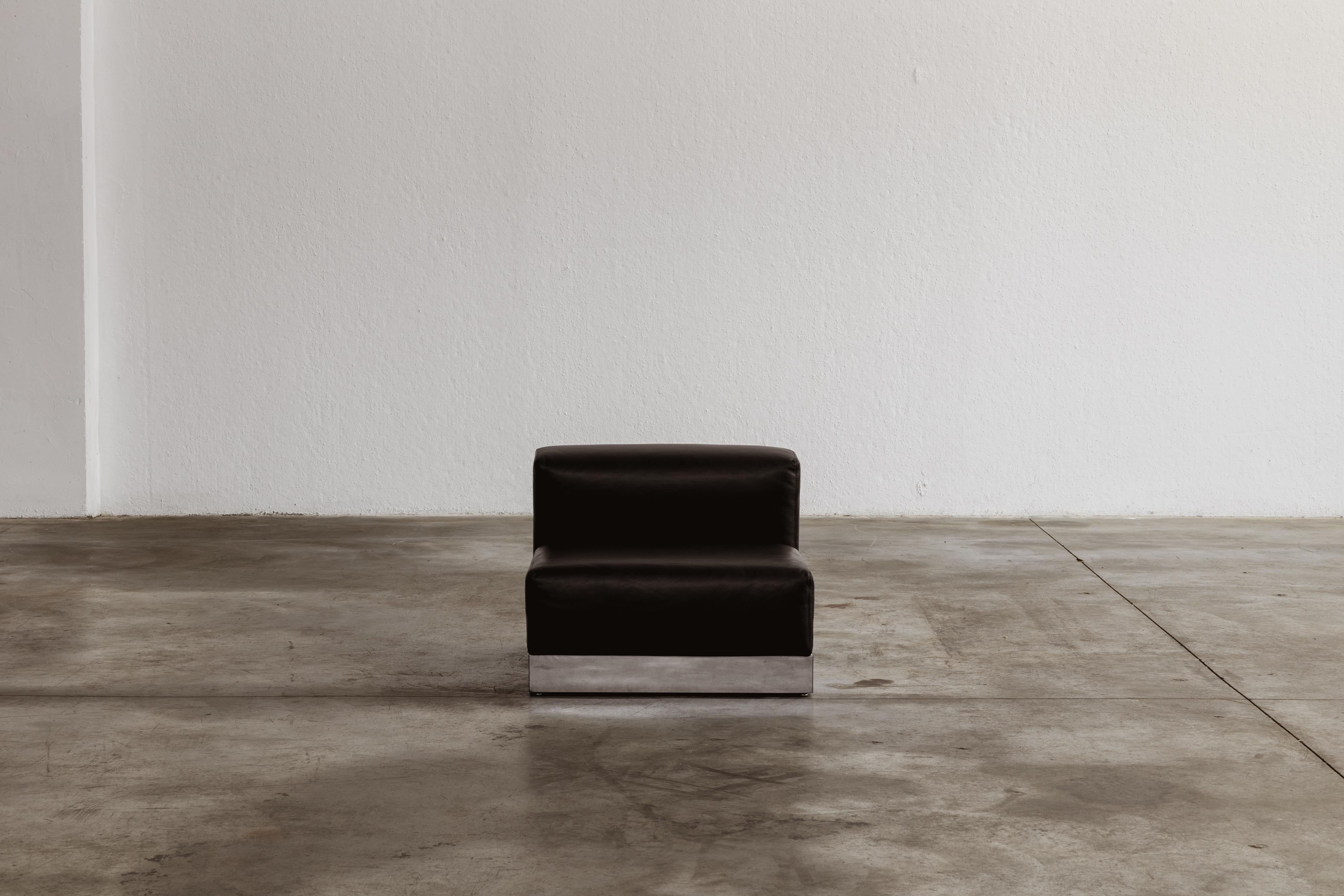 Sedia minimalista Menilio Taro 