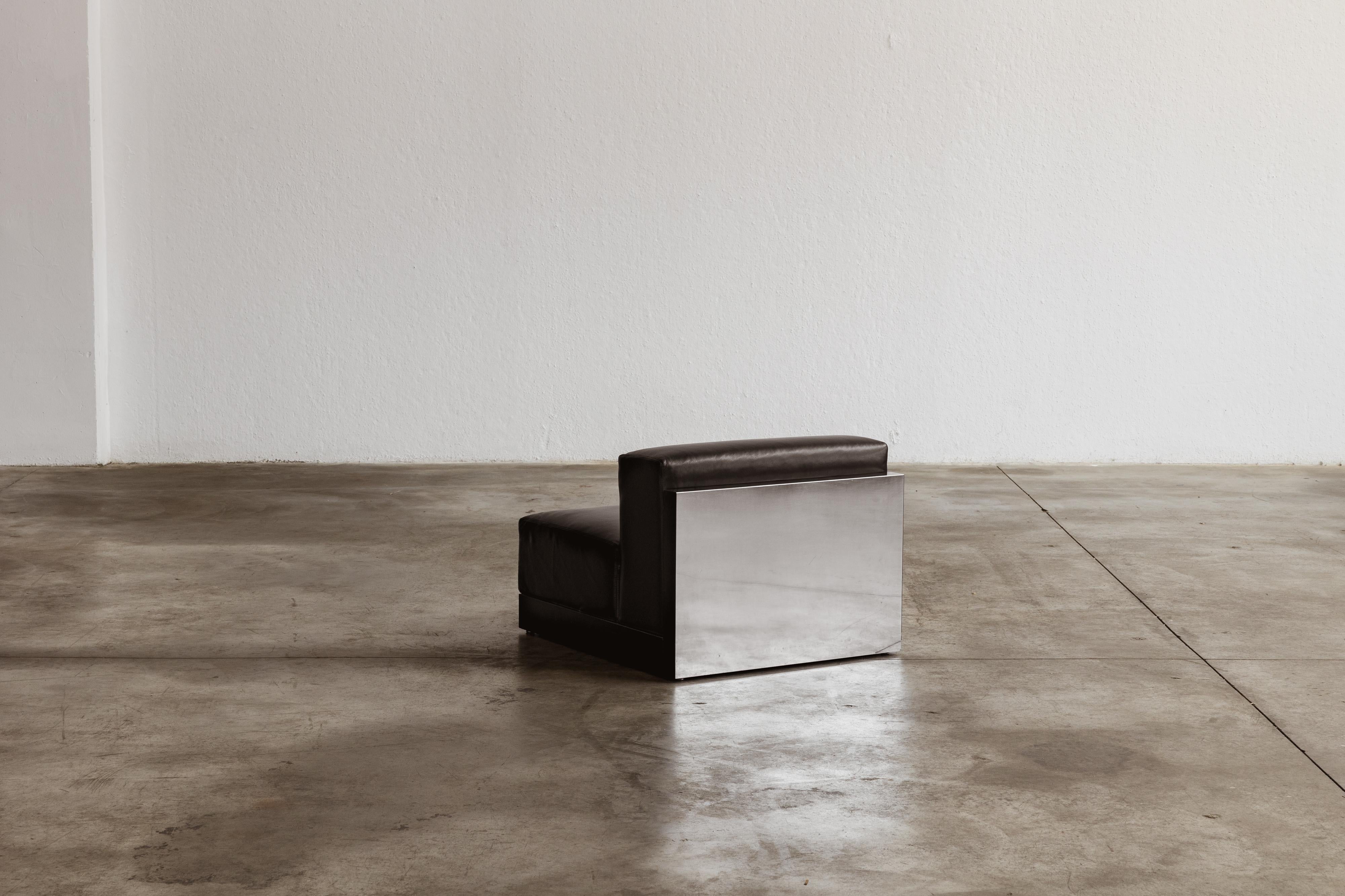 Sedia minimalista Menilio Taro 