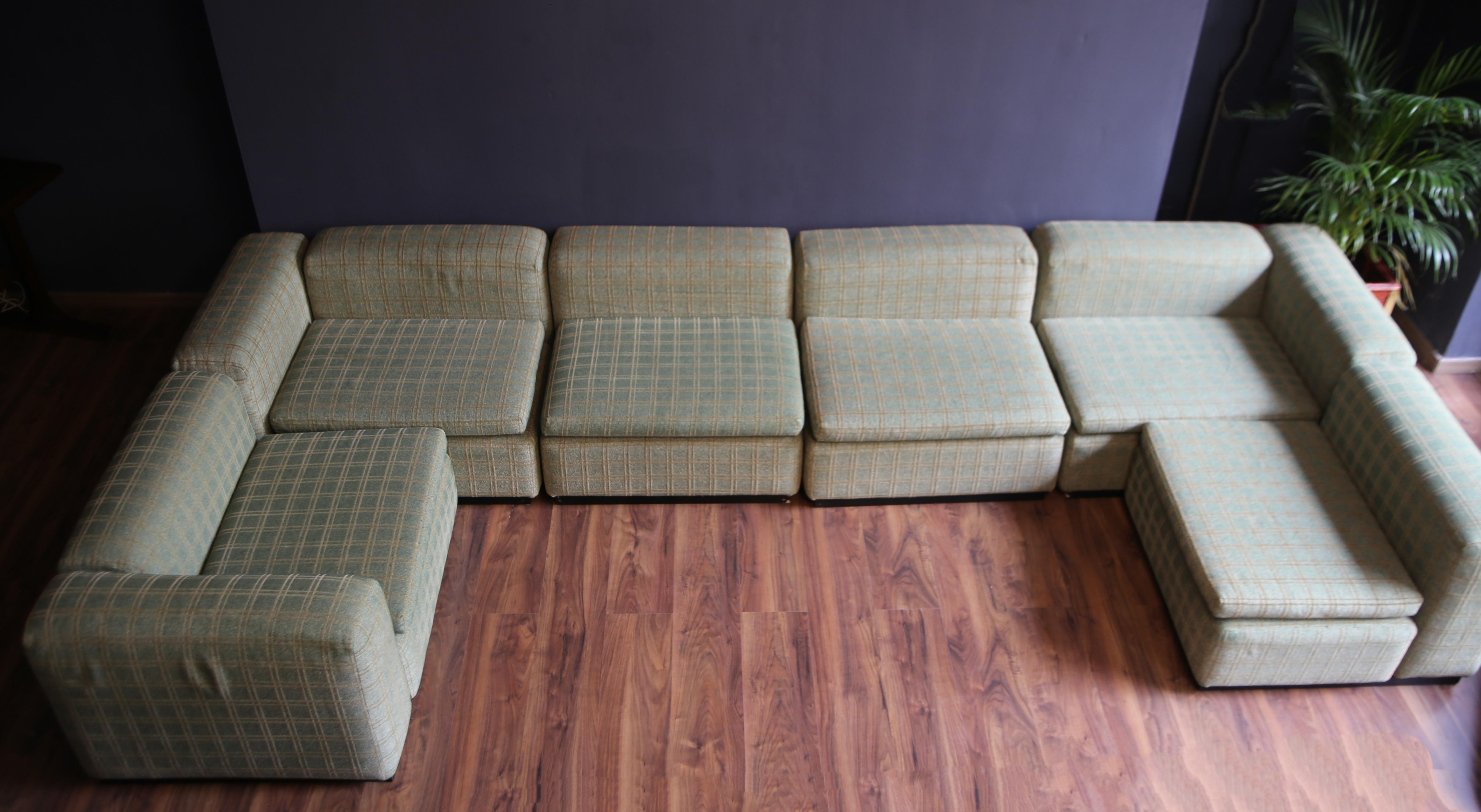 Menilio Taro.
Modular sofa
in fabric with 6 modules, Model 800.
Production Cinova 1969.
very beautiful sofa of great impact general good conditions. in some places the fabric is worn.
