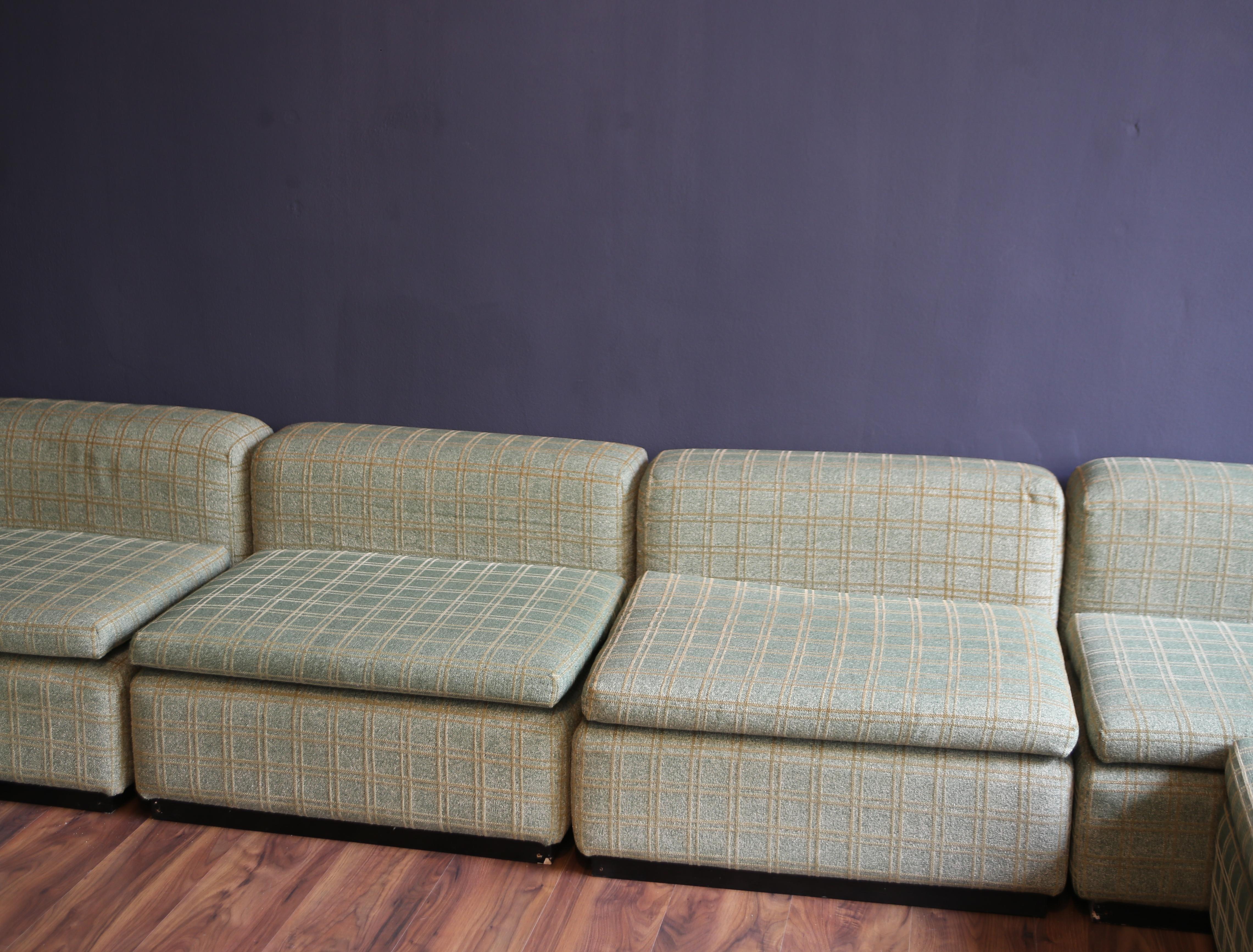 Moderno Menilio Taro Modular sofa in fabric with 6 modules Model 800. Production Cinova in vendita