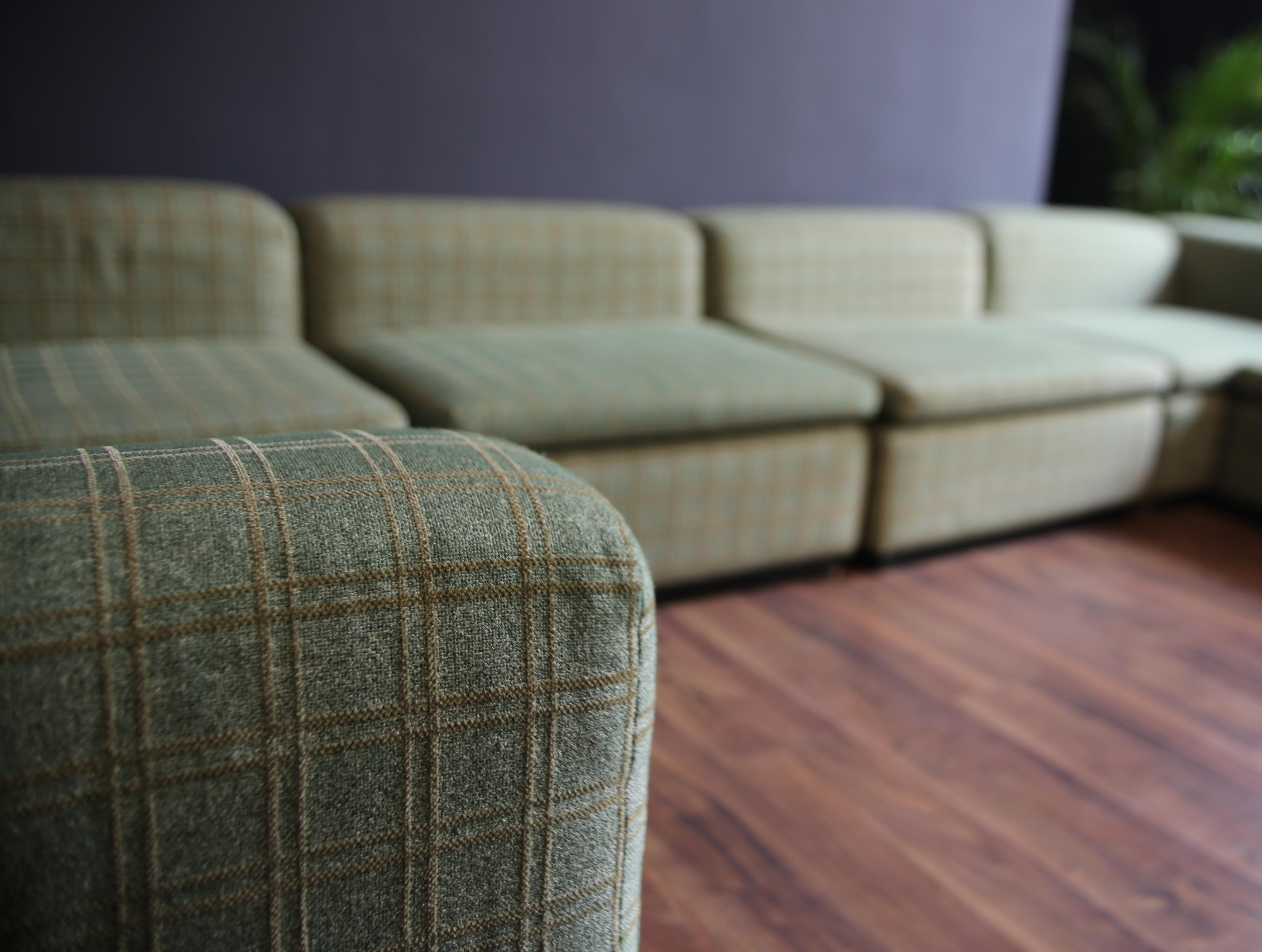 Italian Menilio Taro Modular sofa in fabric with 6 modules Model 800. Production Cinova in vendita