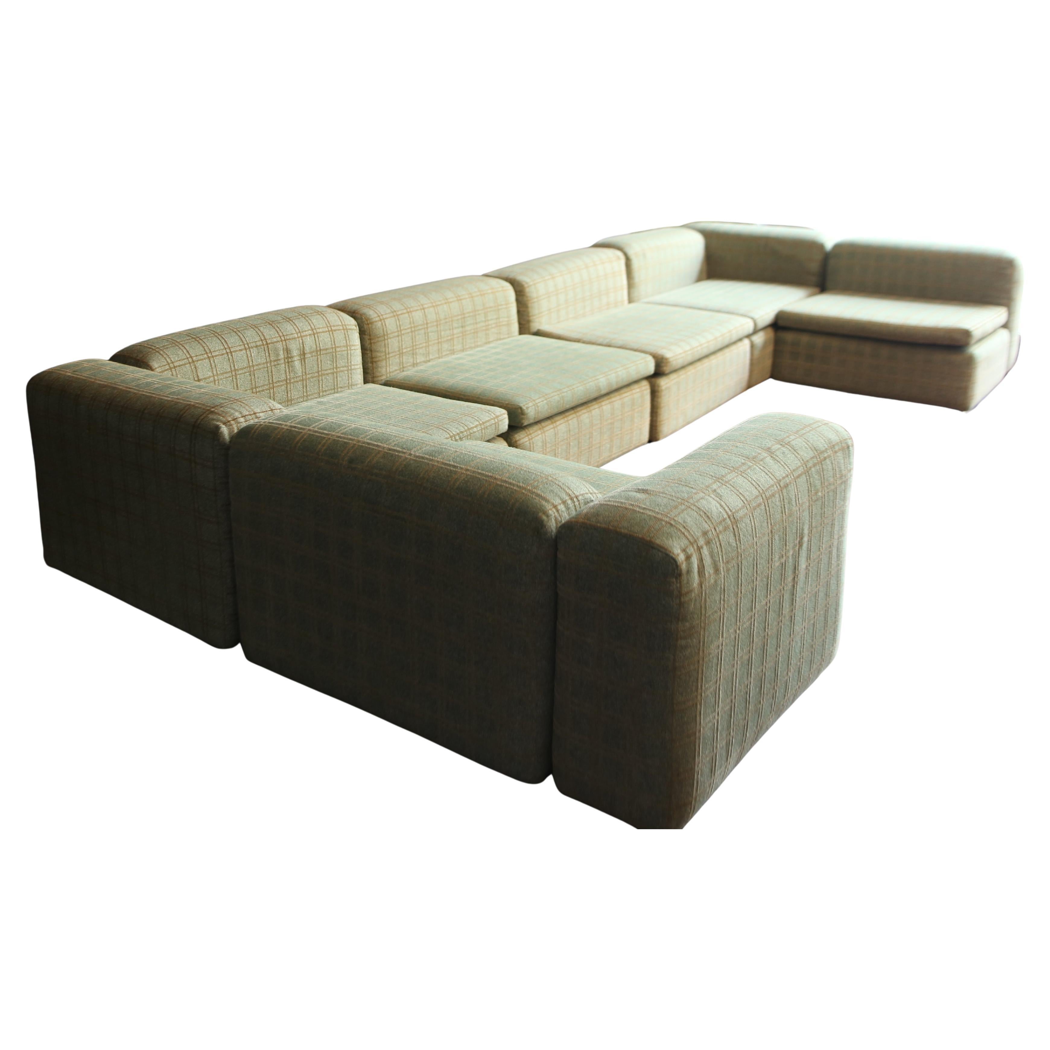Menilio Taro Modular sofa in fabric with 6 modules Model 800. Production Cinova