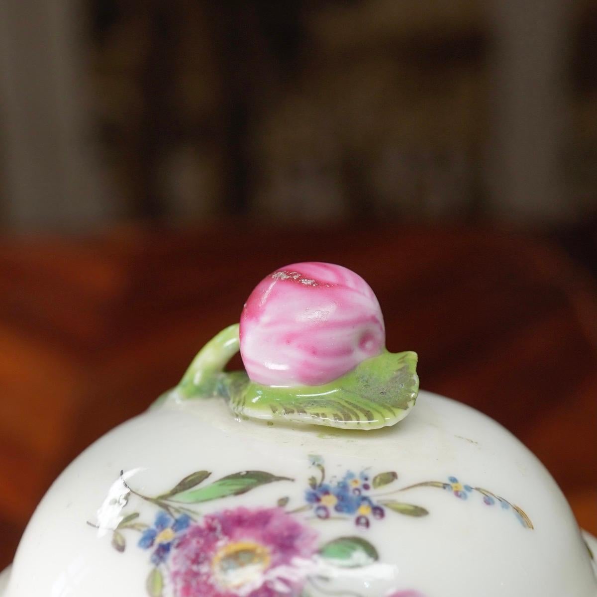 Mennecy Custard Cup and Cover, Flowers, circa 1760 In Excellent Condition For Sale In Geelong, Victoria