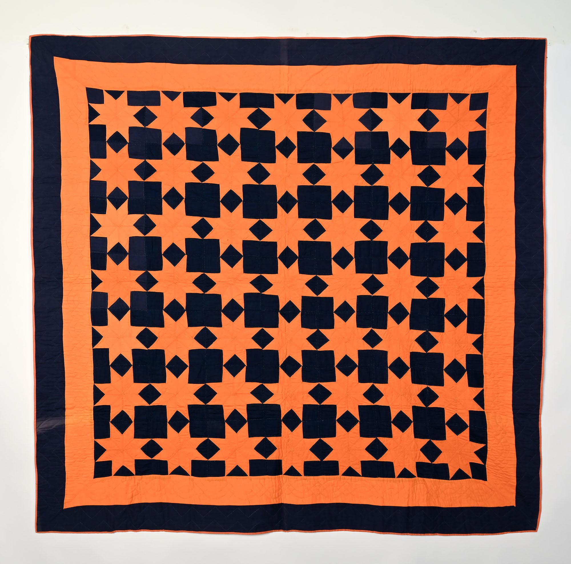 Ein kräftiges Orange auf einem indigoblauen Hintergrund verleiht diesem Touching Stars-Quilt eine große Wirkung. Zusätzlich zu den LeMoyne-Sternen kann man auch Rauten zwischen den Sternen sowie Quadrate zwischen den Sternen legen, was eine