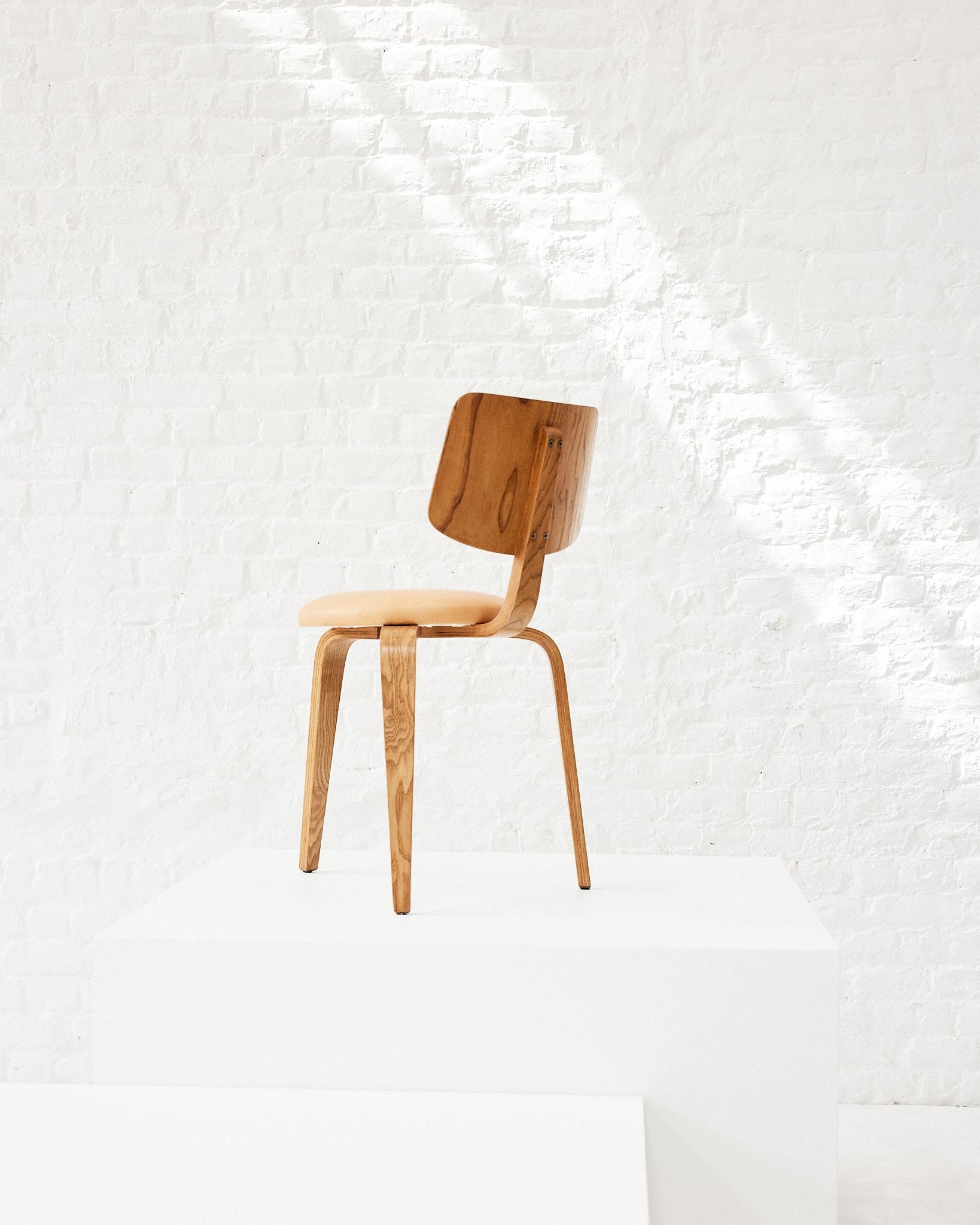 Dutch PIERRE PAULIN Plywood Tripod Chair For Sale