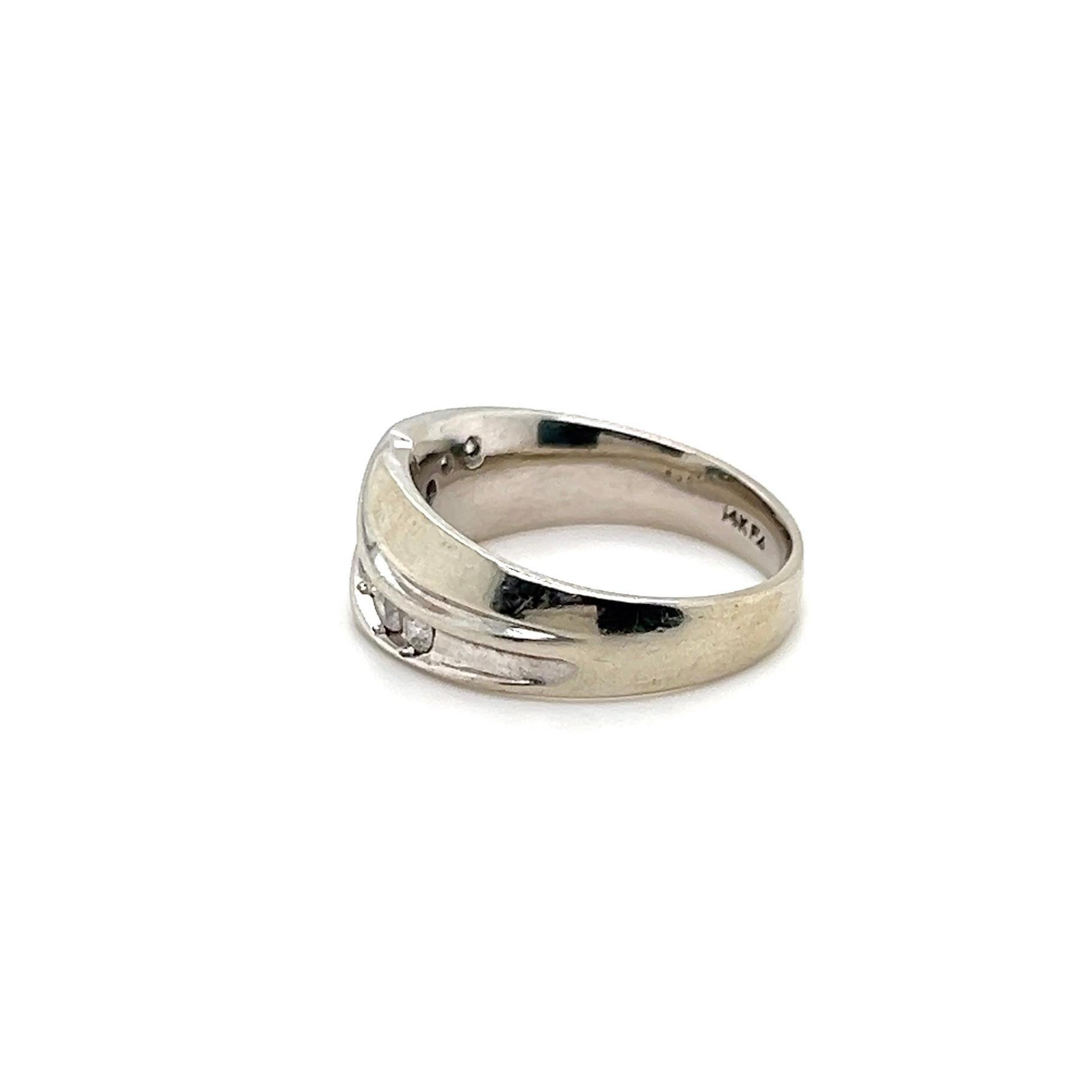 Herren 0,51 tcw Diamant und 14k Weißgold Zeitgenössische Channel Set Hochzeit Band für Damen oder Herren im Angebot