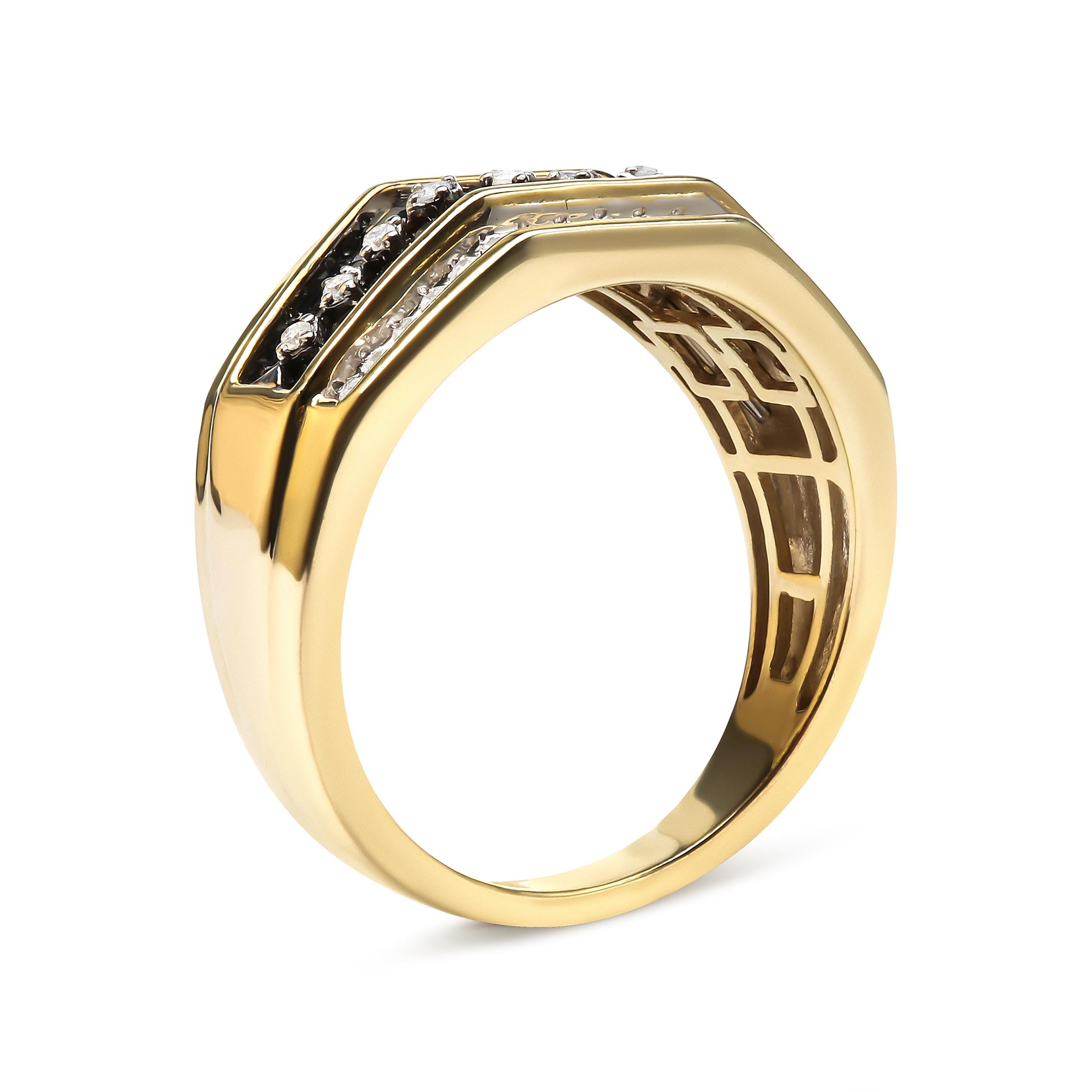 Herren-Cluster-Ring aus 10 Karat Gelbgold mit 1 1/2 Karat weißem und schwarzem behandeltem Diamanten (Moderne) im Angebot