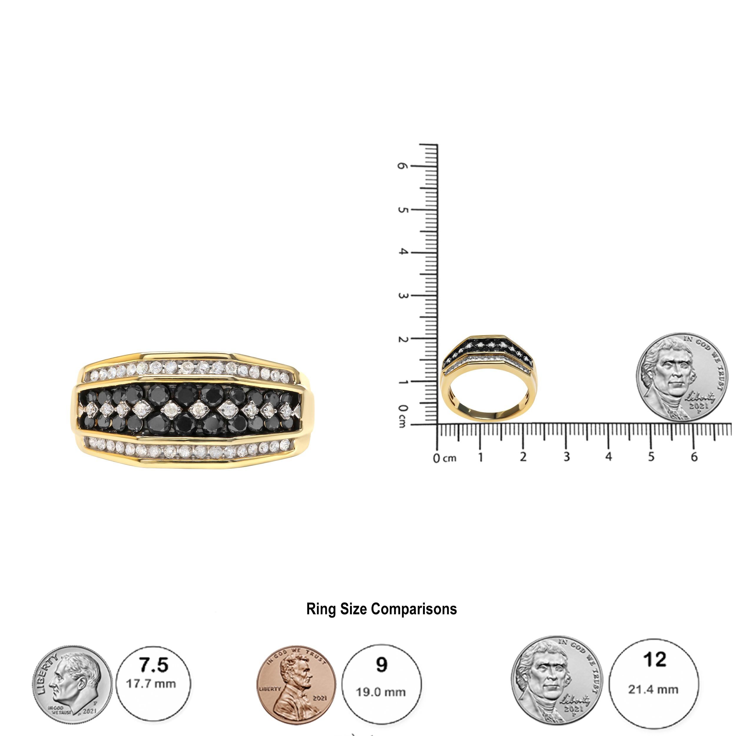 Herren-Cluster-Ring aus 10 Karat Gelbgold mit 1 1/2 Karat weißem und schwarzem behandeltem Diamanten im Zustand „Neu“ im Angebot in New York, NY