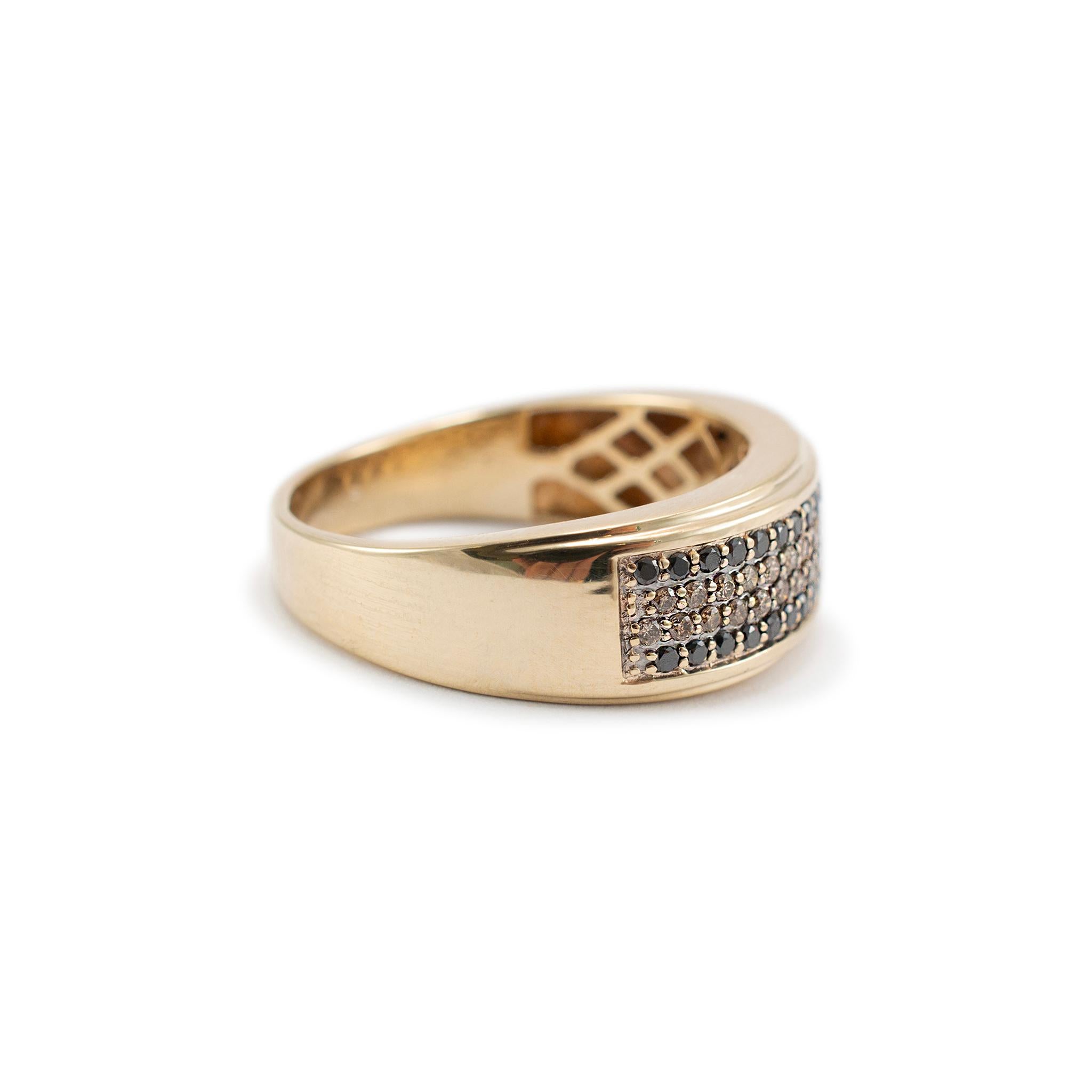 Men’s 10K Yellow Gold Pave Black & Chocolate Diamond Band Ring In Excellent Condition In Houston, TX