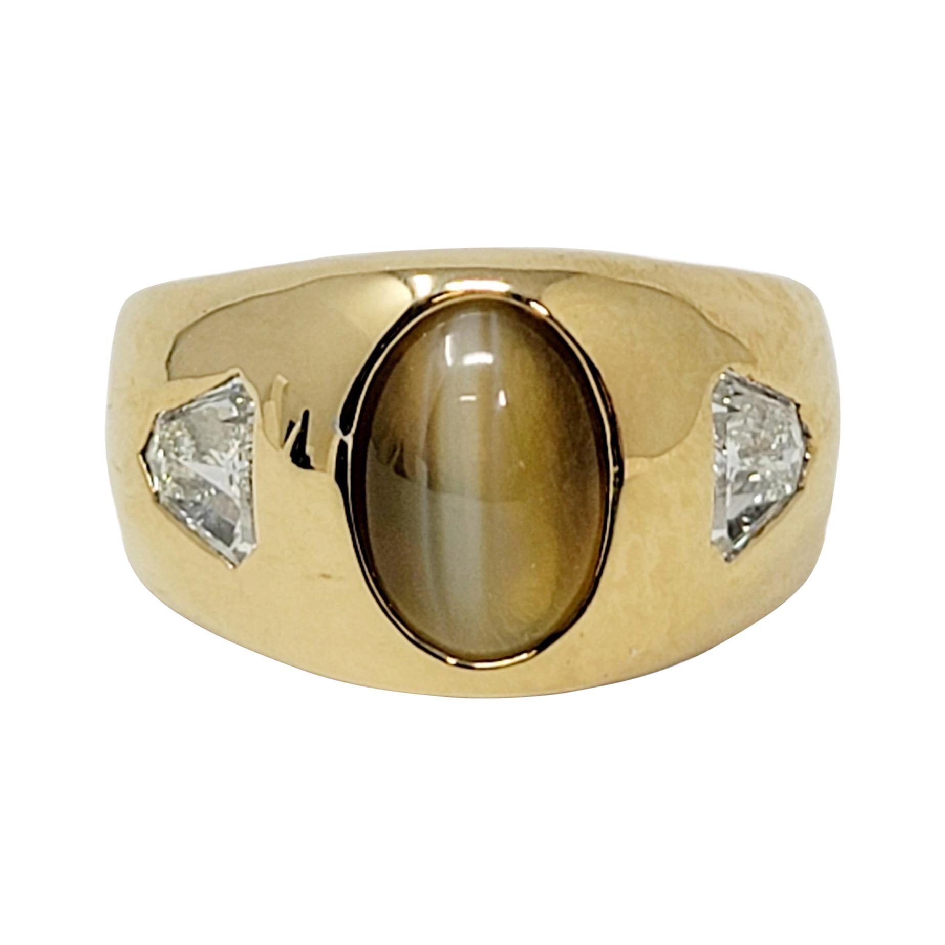 Men's 11.41 Carats Total Cabochon Cat's Eye Chrysoberyl and Shield Diamond Ring For Sale