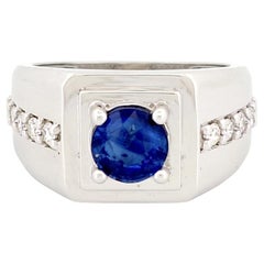 Herren-Ring aus 18 Karat Weißgold mit 1,37 Karat blauem Ceylon-Saphir
