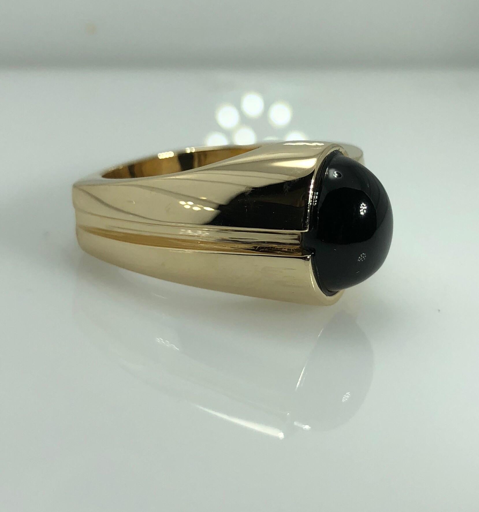 Men's 14 Karat White and Yellow Gold Onyx Contemporary Ring For Sale 6