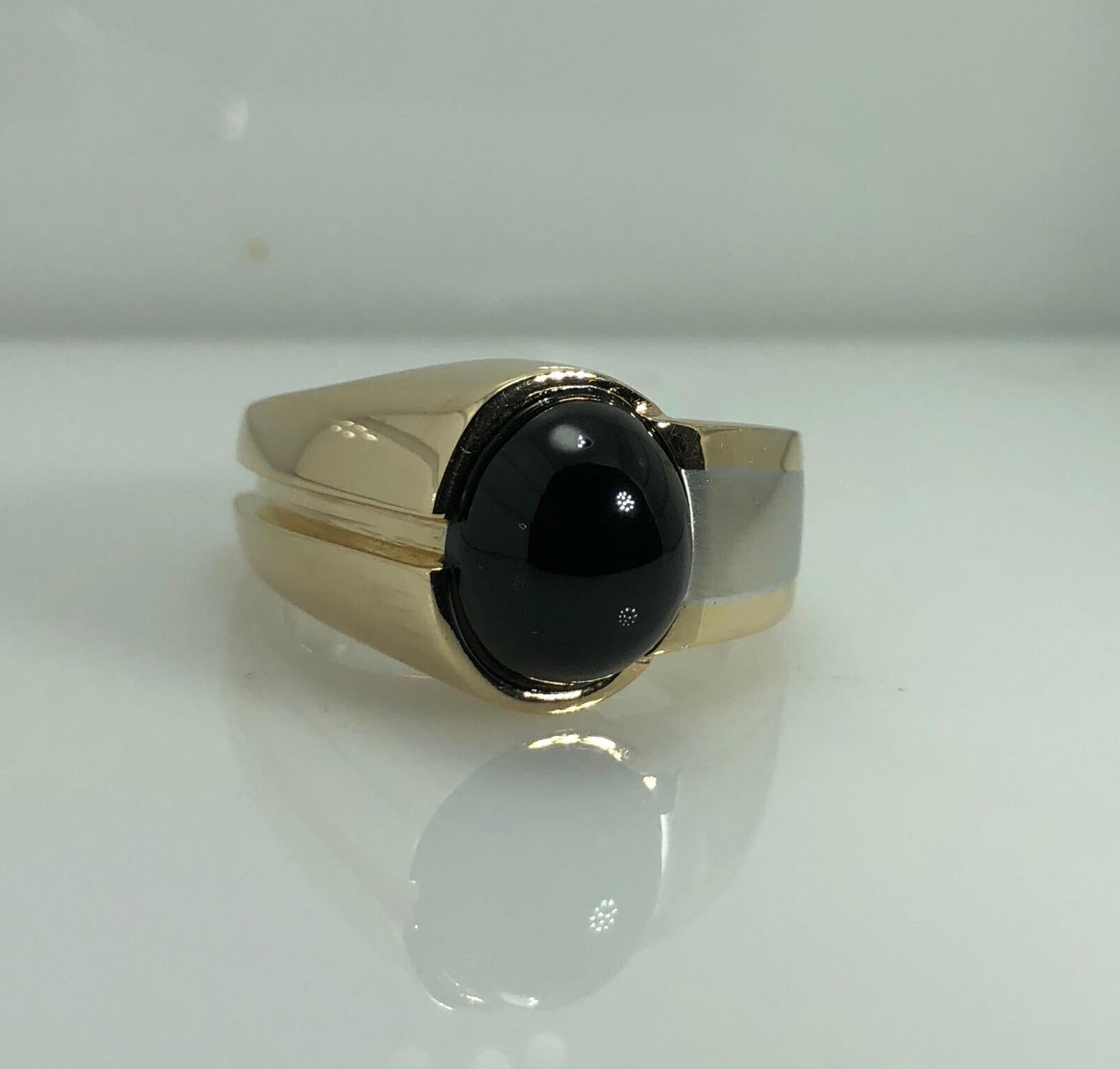 Men's 14 Karat White and Yellow Gold Onyx Contemporary Ring For Sale 7