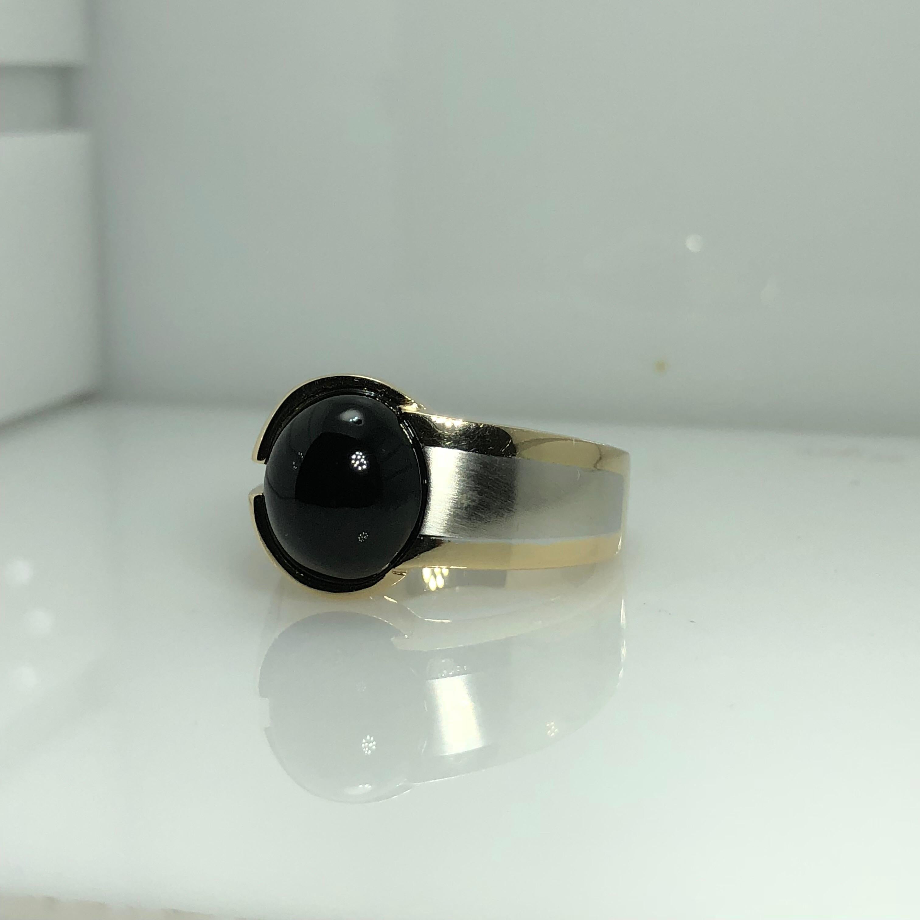 Women's or Men's Men's 14 Karat White and Yellow Gold Onyx Contemporary Ring For Sale