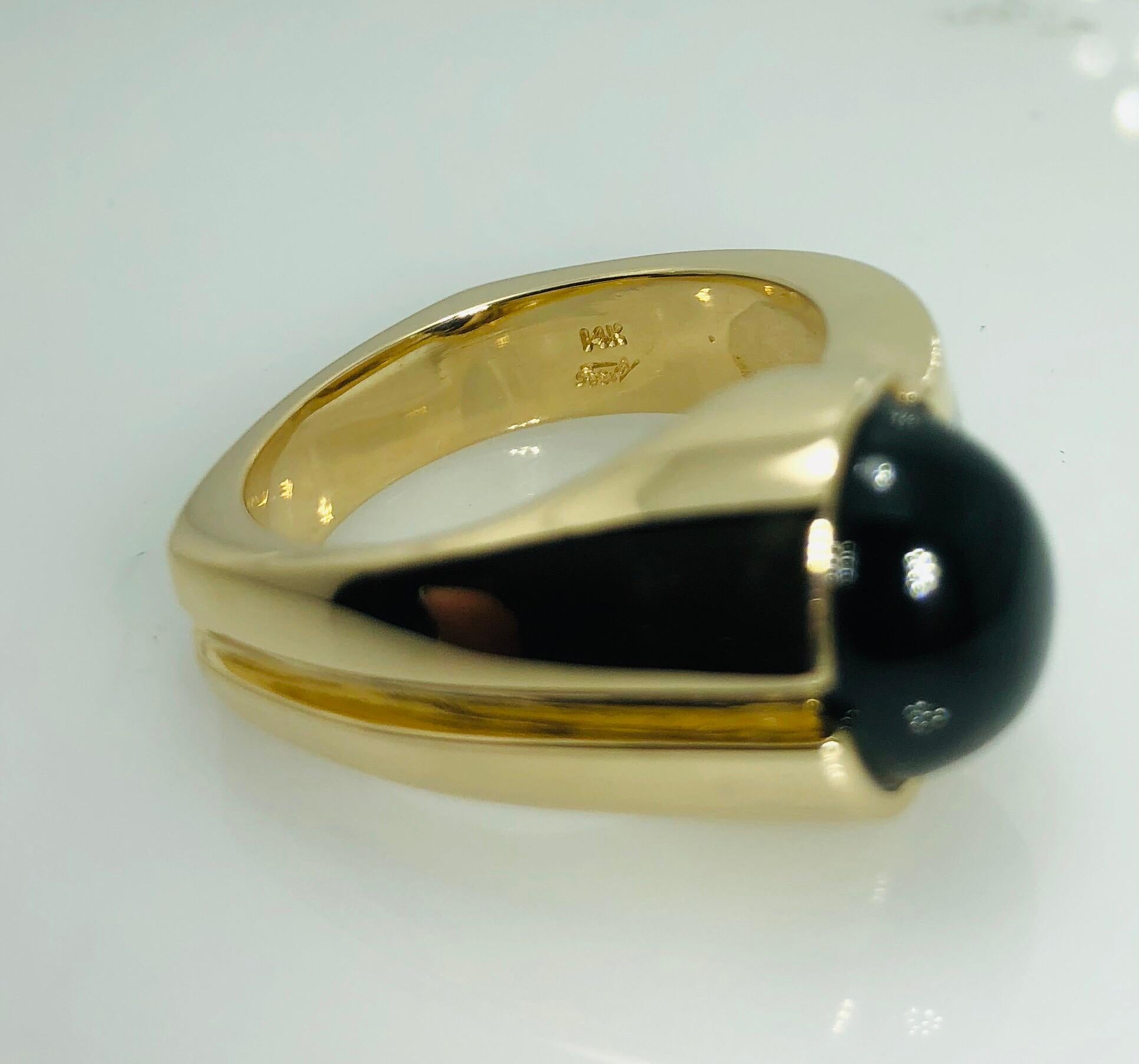 Men's 14 Karat White and Yellow Gold Onyx Contemporary Ring For Sale 2