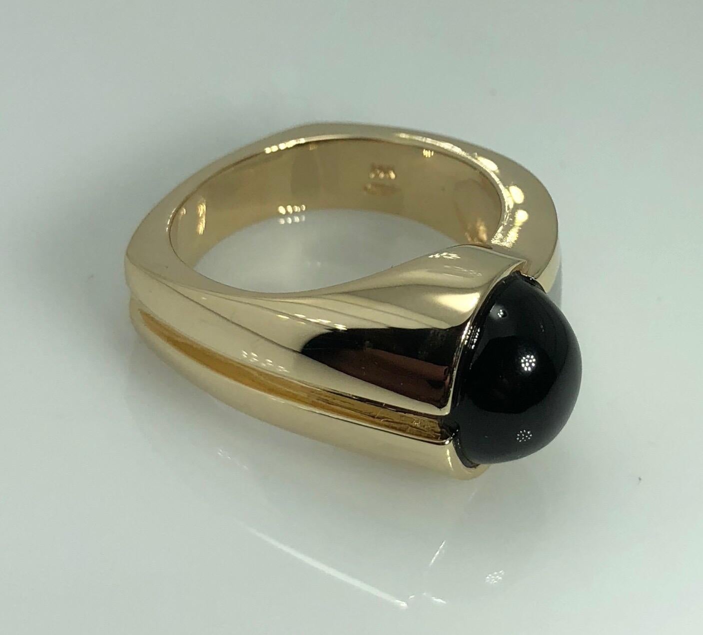 Men's 14 Karat White and Yellow Gold Onyx Contemporary Ring For Sale 4