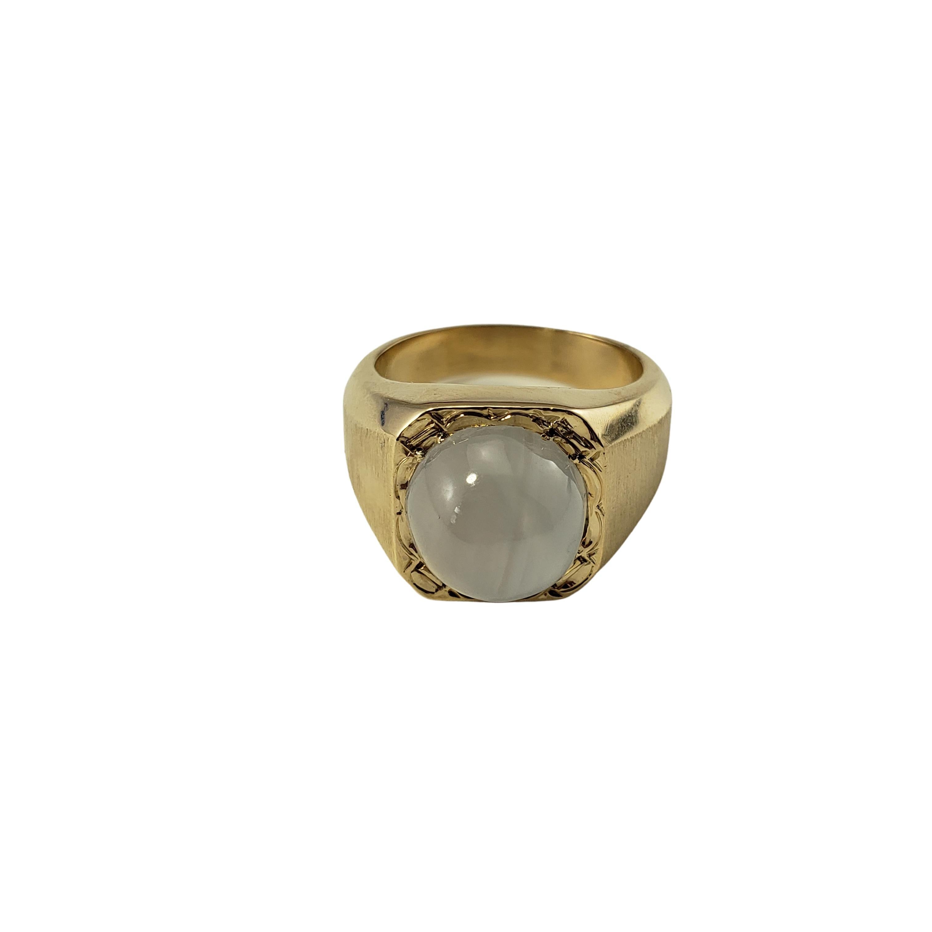 Men's 14 Karat Yellow Gold Star Sapphire Ring Size 8 GAI Certified-

This elegant ring features one star round cabochon sapphire (11 mm) set in classic 14K yellow gold.  Shank: 4 mm.

Sapphire carat weight:  6.36 ct.

Size: 8

Weight:  9.7 dwt. / 
