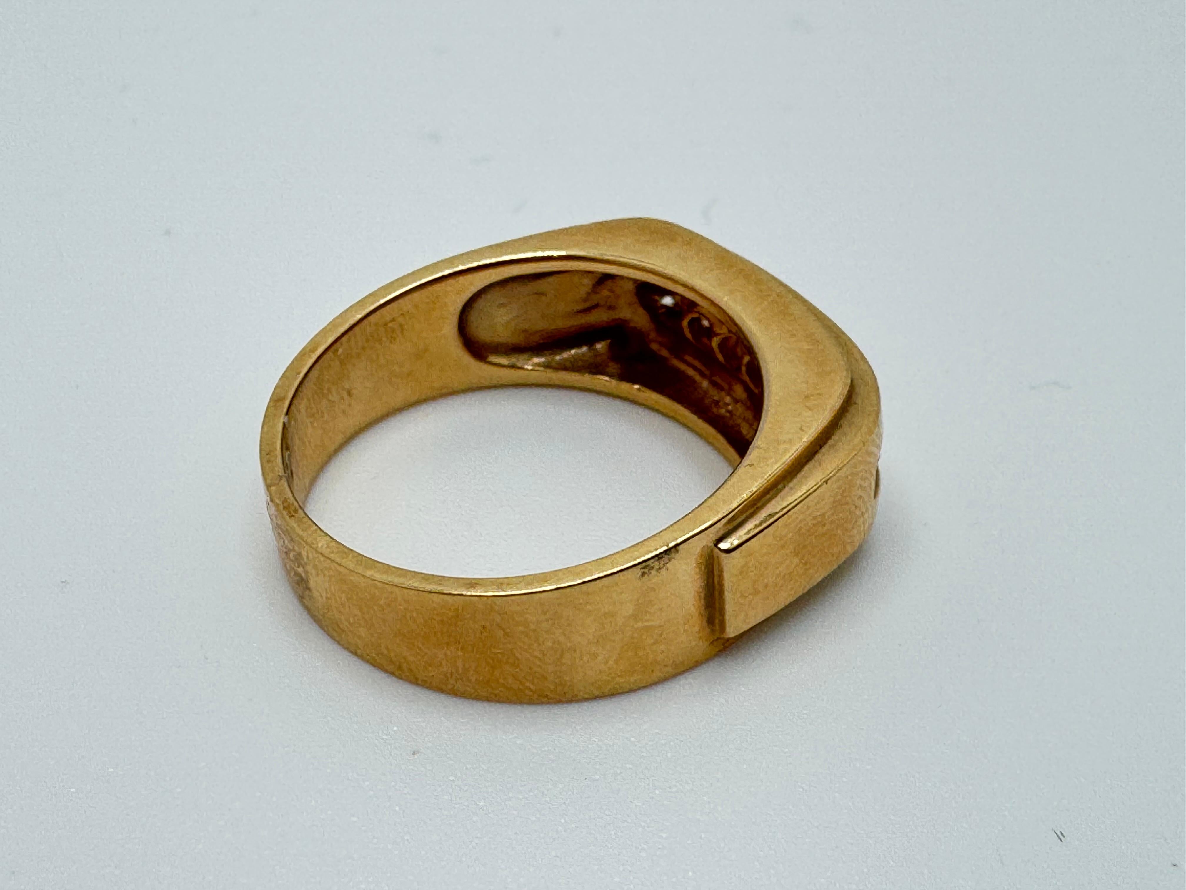 Taglio rotondo Fascia da uomo con diamante incastonato a canale in oro 14K in vendita