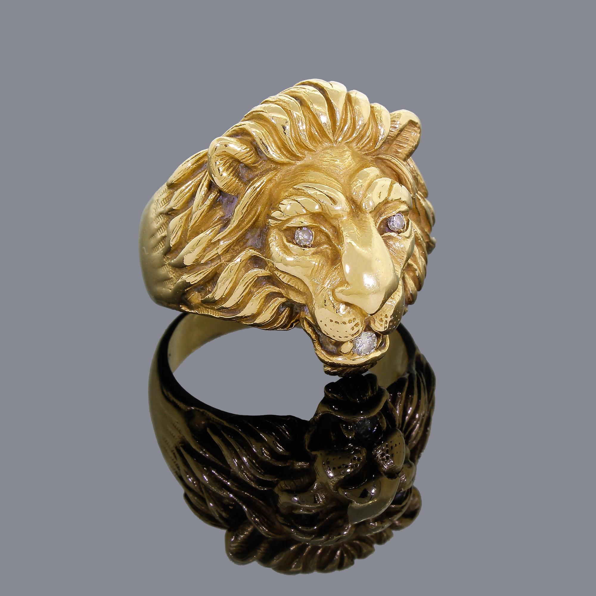 Very impressive vintage 14K solid gold lion ring that is magnificent in person - pictures just do not do him justice.
He is at least double the weight of the normal rings of this type; 17.60 grams of solid 14K yellow gold.
This style of ring was
