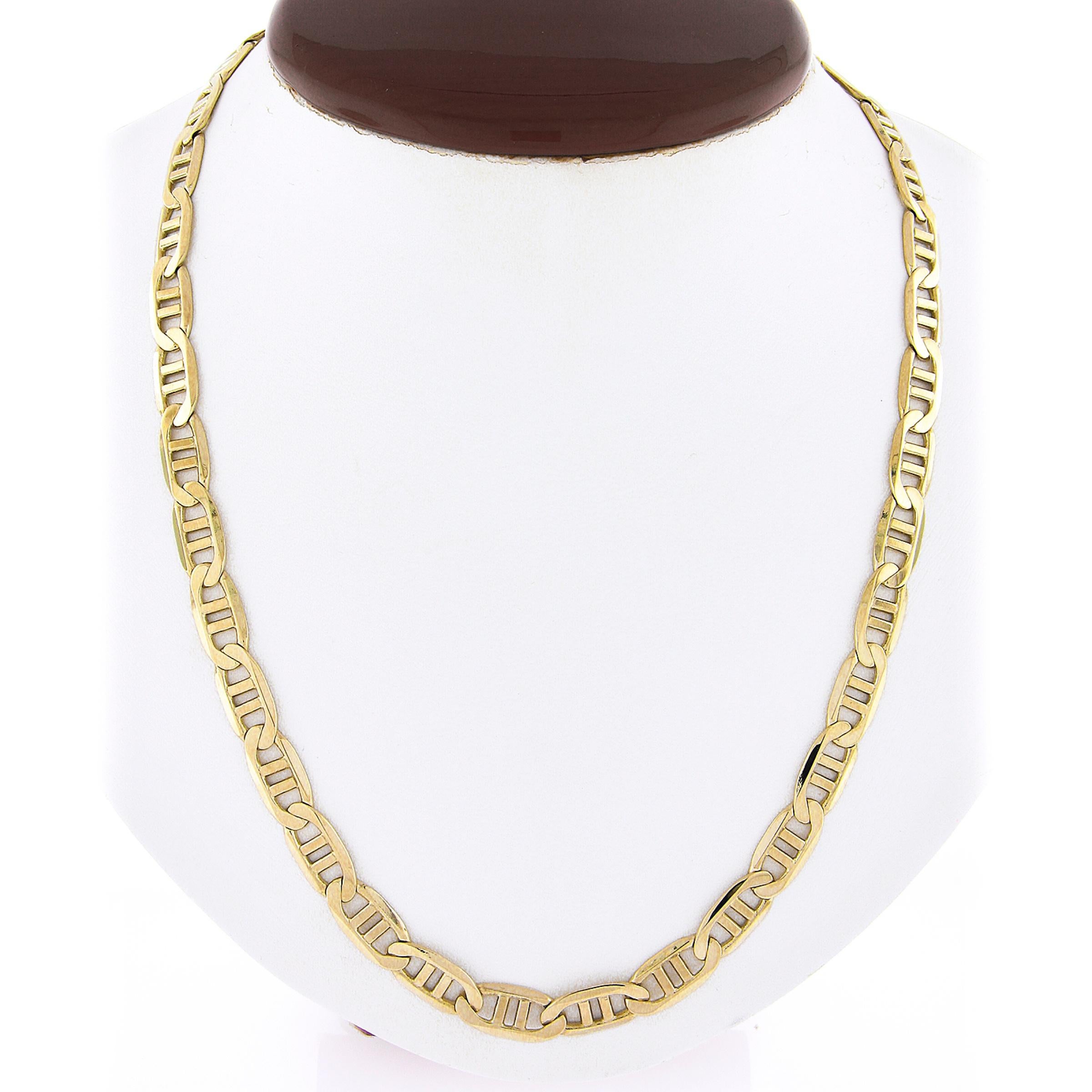 Here we have and Italian very well made men's/unsiex flat Gucci/mariner link chain necklace that was crafted in from solid 14k yellow gold. The open links have a wonderful high-polished finish throughout granting a super attractive, shiny, and bold