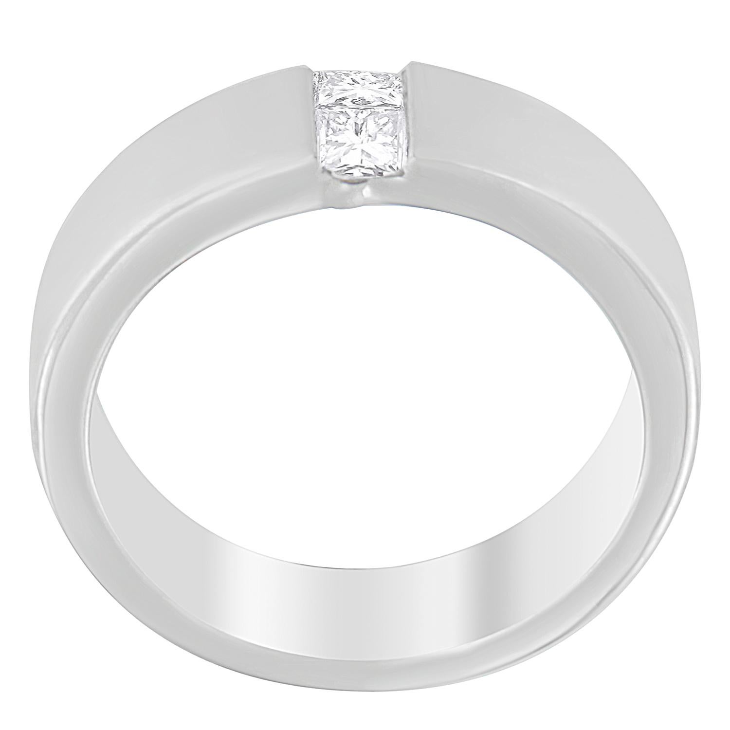 Modern Men's 14K White Gold 1/4 ct.TDW Diamond Channel Band Ring (G-H, VS1-VS2) For Sale