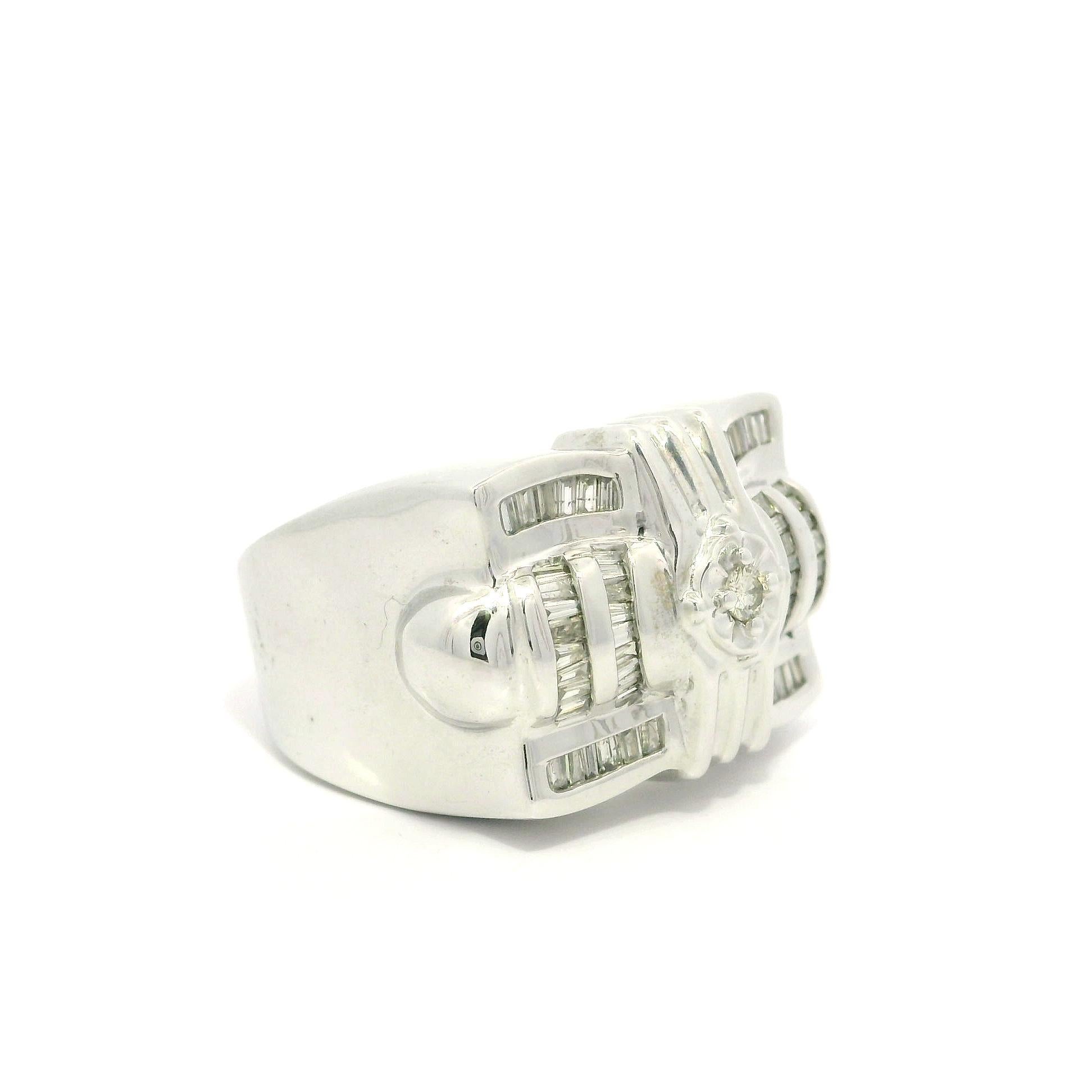 Anillo pesado de oro blanco de 14k para hombre con diamantes redondos y baguette de 1,14 ctw y banda ancha de 17 mm en venta 5