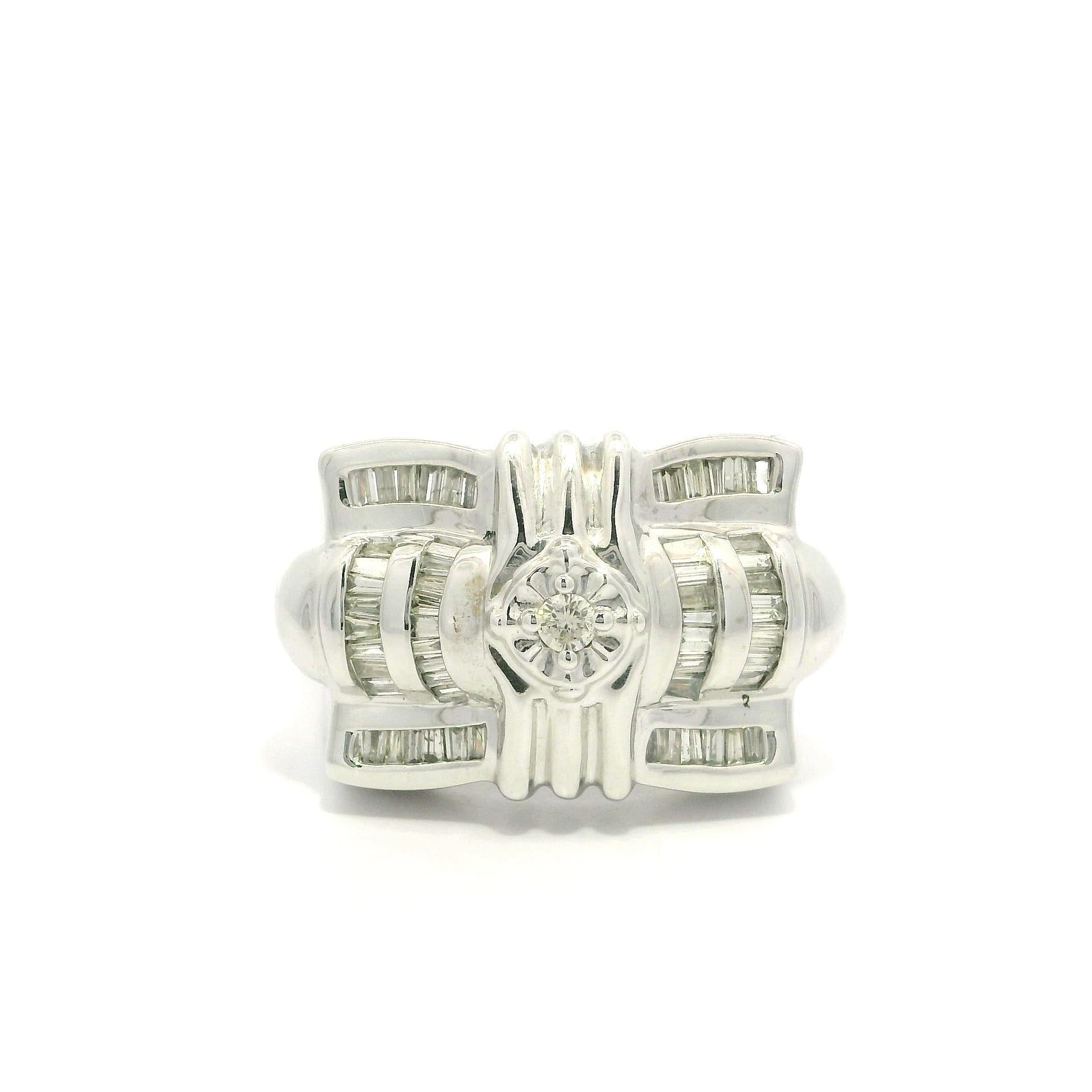 Anillo pesado de oro blanco de 14k para hombre con diamantes redondos y baguette de 1,14 ctw y banda ancha de 17 mm en venta 4