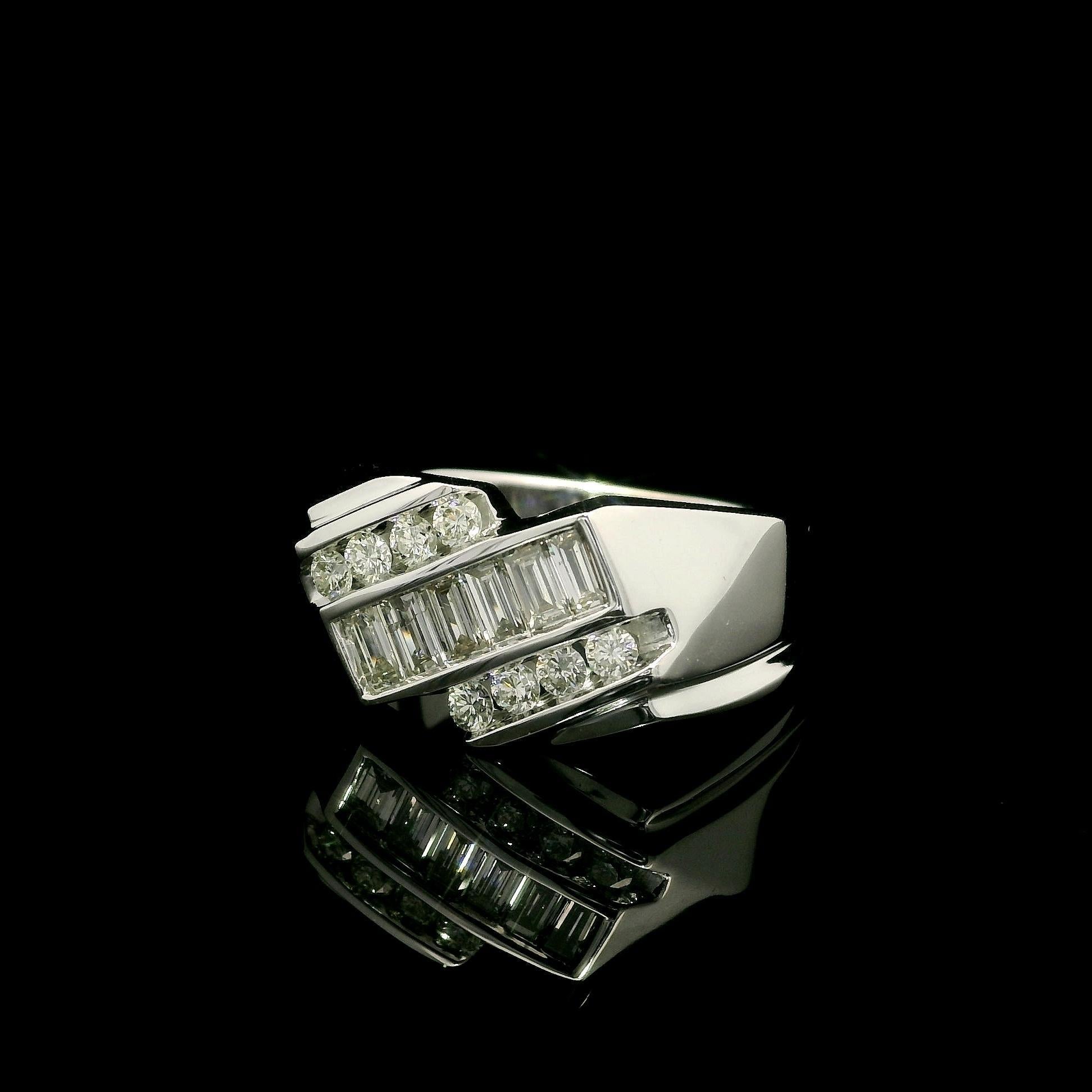 Herren 14k Weißgold Diagonal Channel Set Baguette 1,07 Karat Diamant Breiter Bandring im Zustand „Hervorragend“ im Angebot in Montclair, NJ