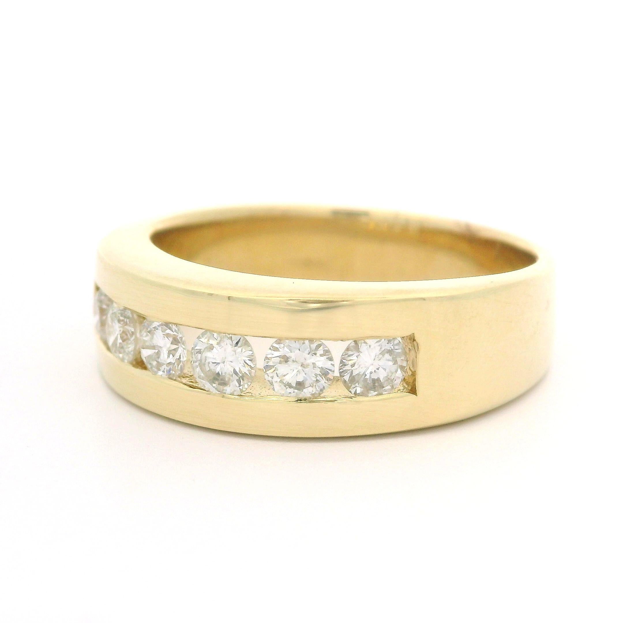 Men's 14k Yellow Gold 0.90ctw Round Diamond Floating Style Wide Band Ring In Excellent Condition For Sale In Montclair, NJ