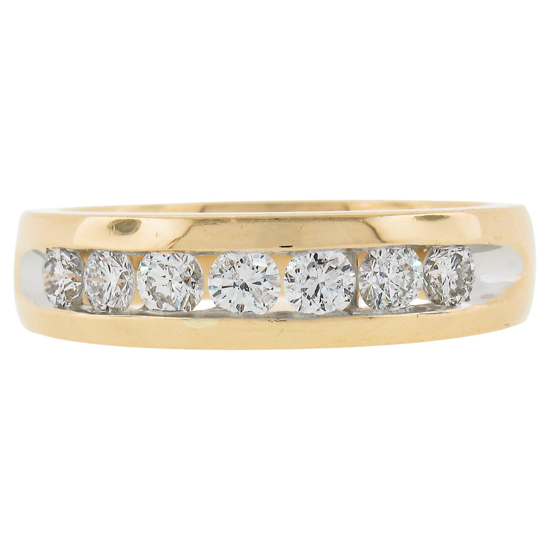 Bague pour homme en or jaune 14 carats avec diamants ronds et brillants de 1,05 ctw en sertissage Channel en vente