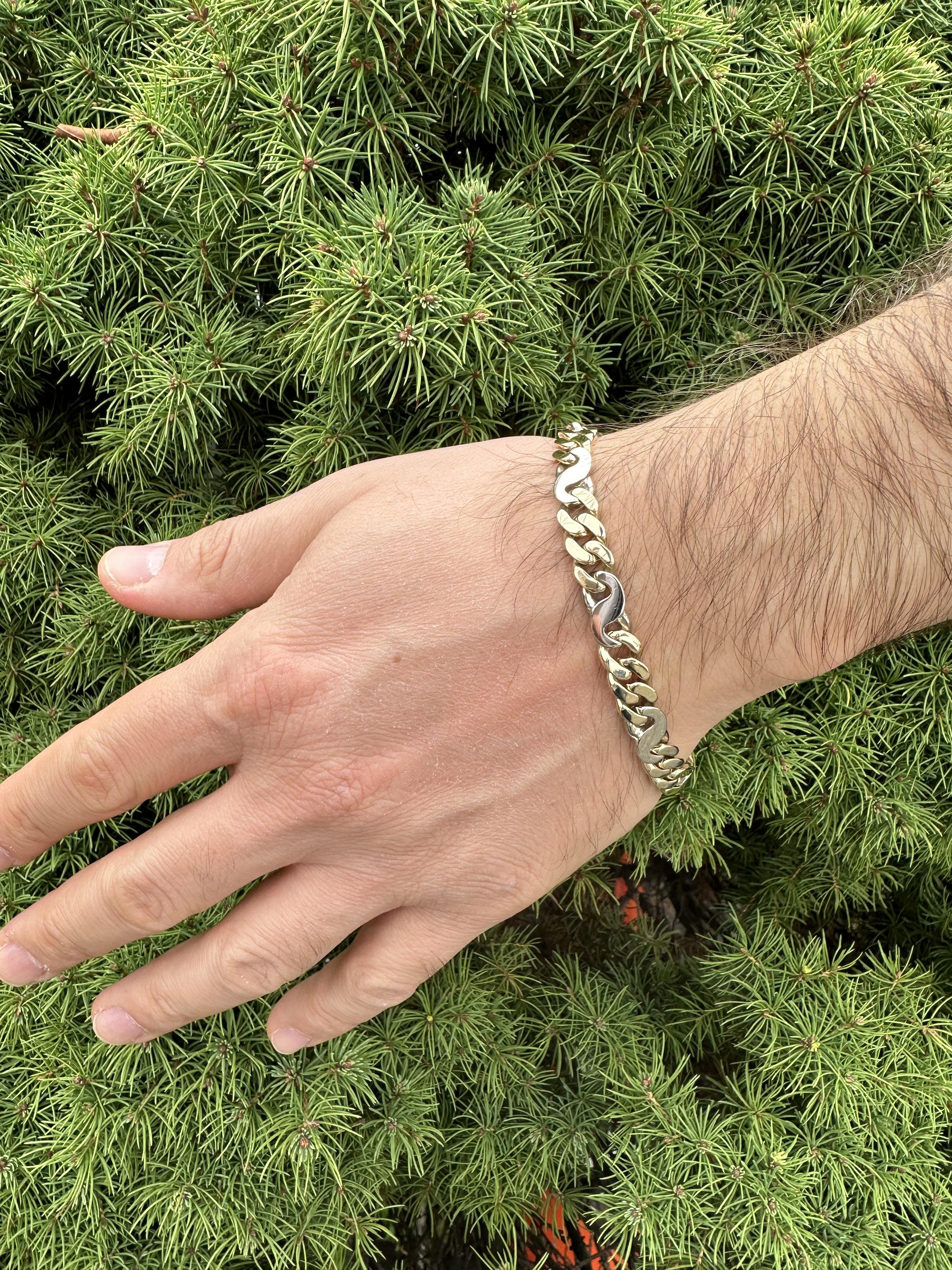 Bracelet à 8 maillons cubains en or jaune 14 carats avec figure infinie en or blanc pour hommes Excellent état - En vente à Montclair, NJ