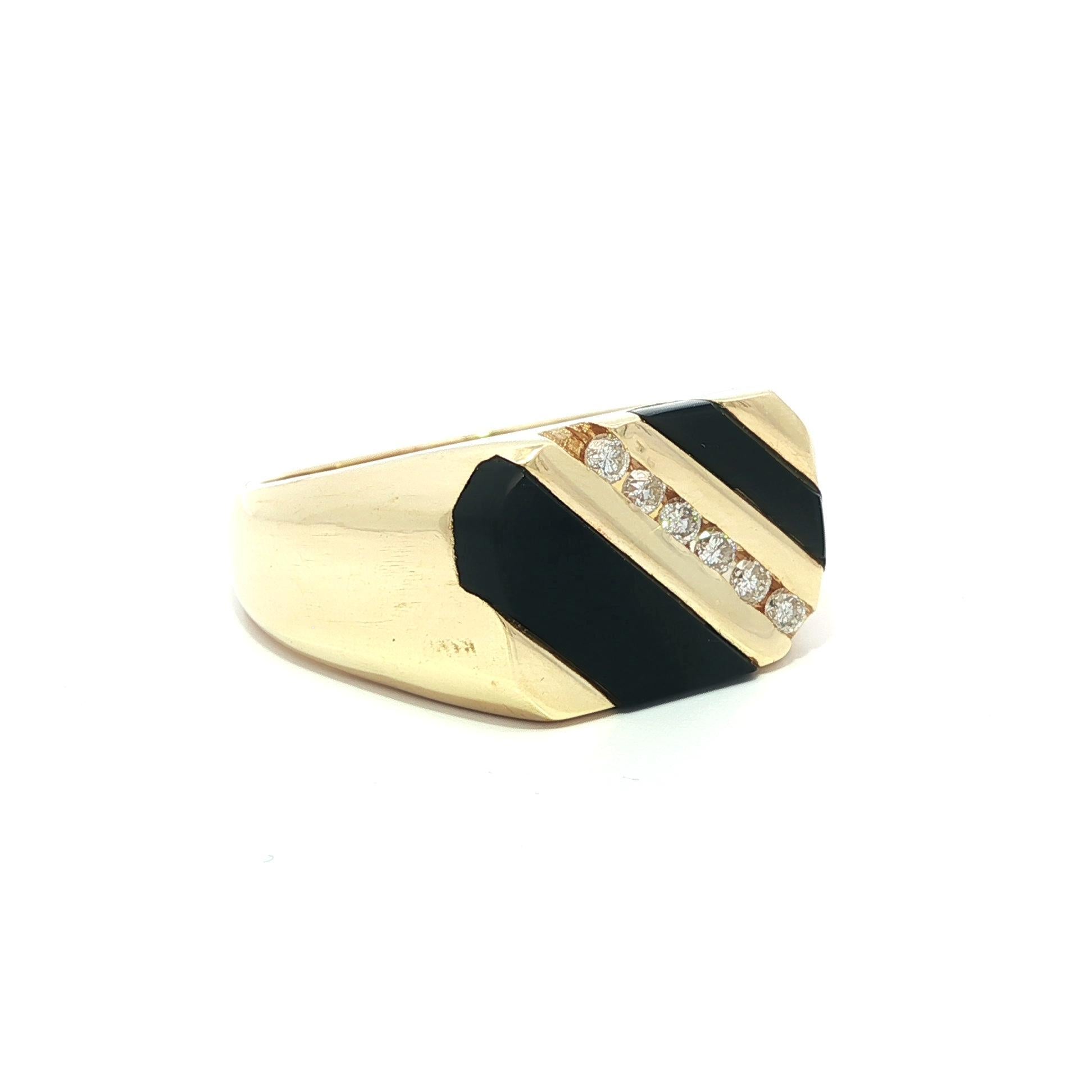 Bague diagonale en or jaune 14k pour homme avec incrustation d
onyx noir et diamant