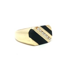 Bague diagonale en or jaune 14k pour homme avec incrustation d
onyx noir et diamant
