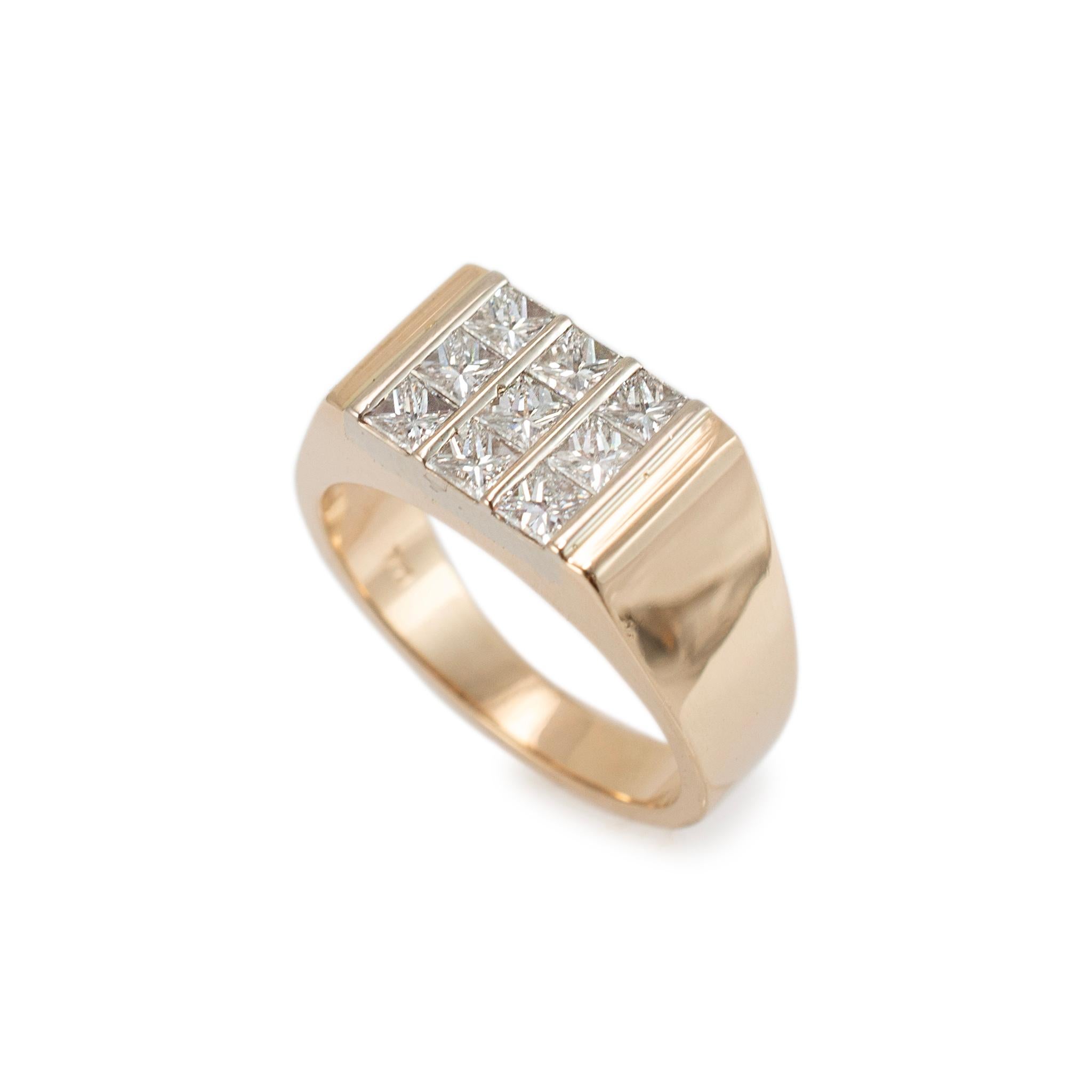 Gender: Men

Metal Type: 14K Yellow Gold 

Size: 9.5

Width: 9.45 mm tapering to 3.55 mm

Weight: 11.00 Grams

One men's custom made polished 14K yellow gold diamond band with a tapered, comfort-fit shank. The metal was tested and determined to be