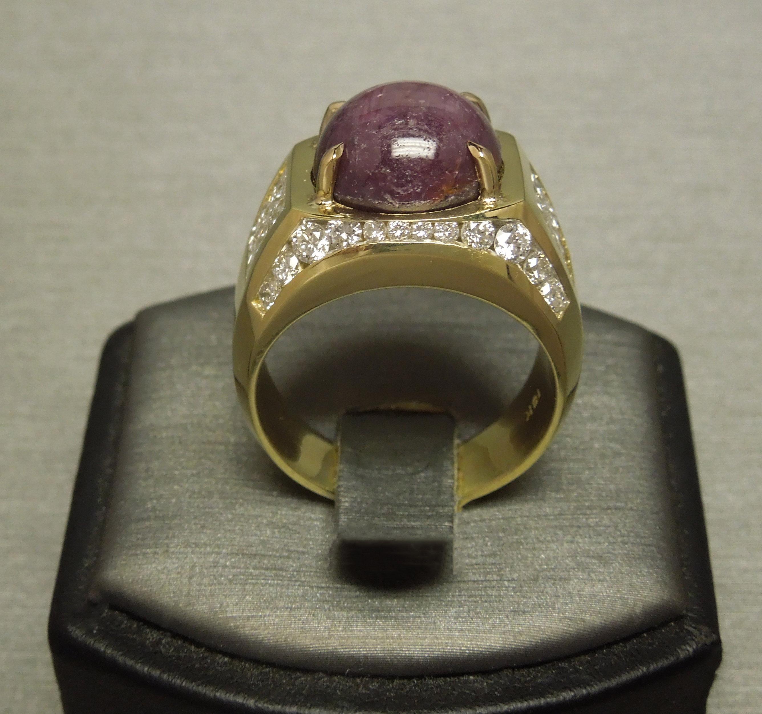 Cabochon Men's 17.04 Carat Star Ruby and Diamond 18 Karat Gold Ring For Sale