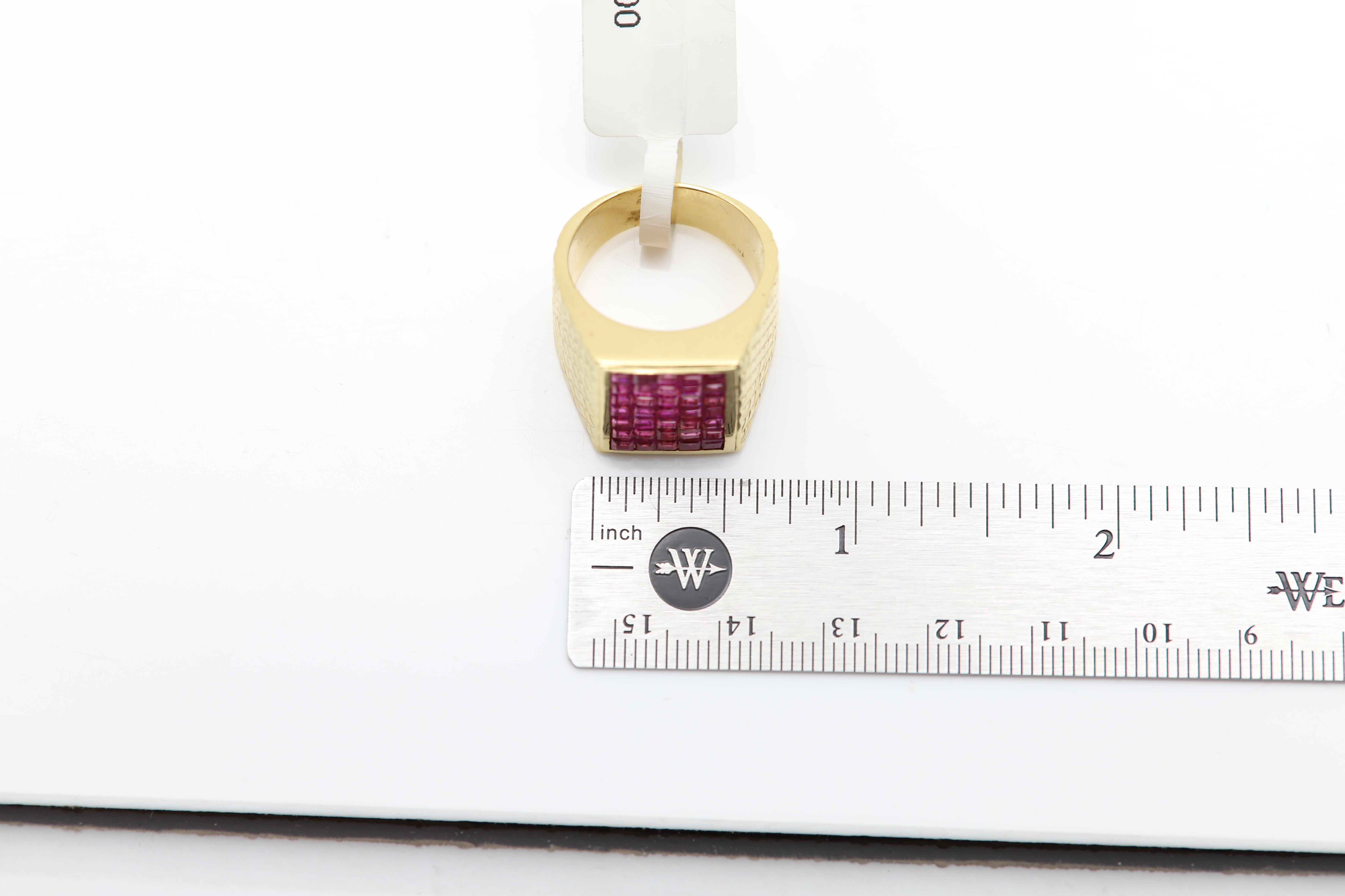 Mens 18 Karat Yellow Gold Vintage Ring Pink Sapphire Invisible setting For Sale 7