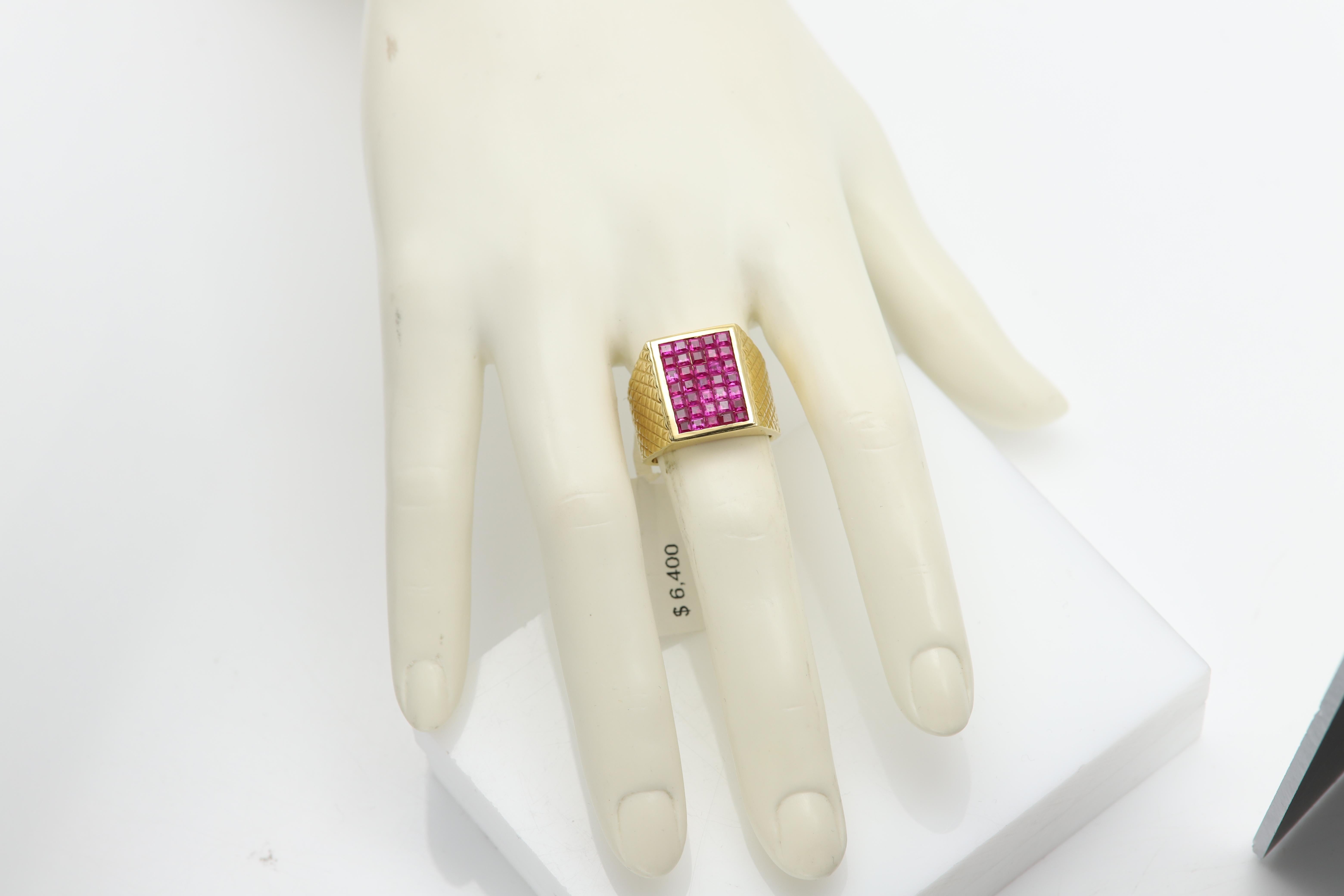 Mens 18 Karat Yellow Gold Vintage Ring Pink Sapphire Invisible setting For Sale 9