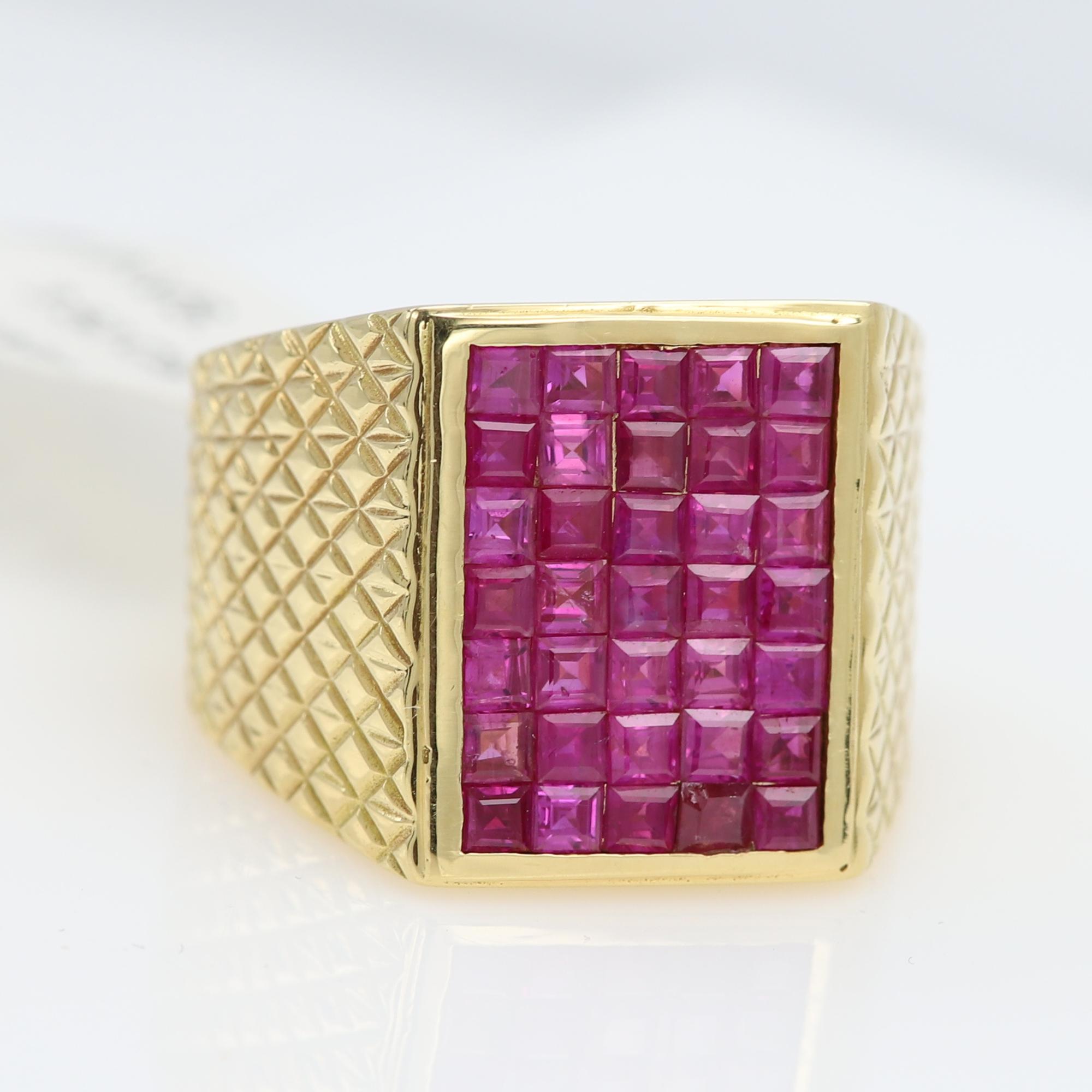 Square Cut Mens 18 Karat Yellow Gold Vintage Ring Pink Sapphire Invisible setting For Sale