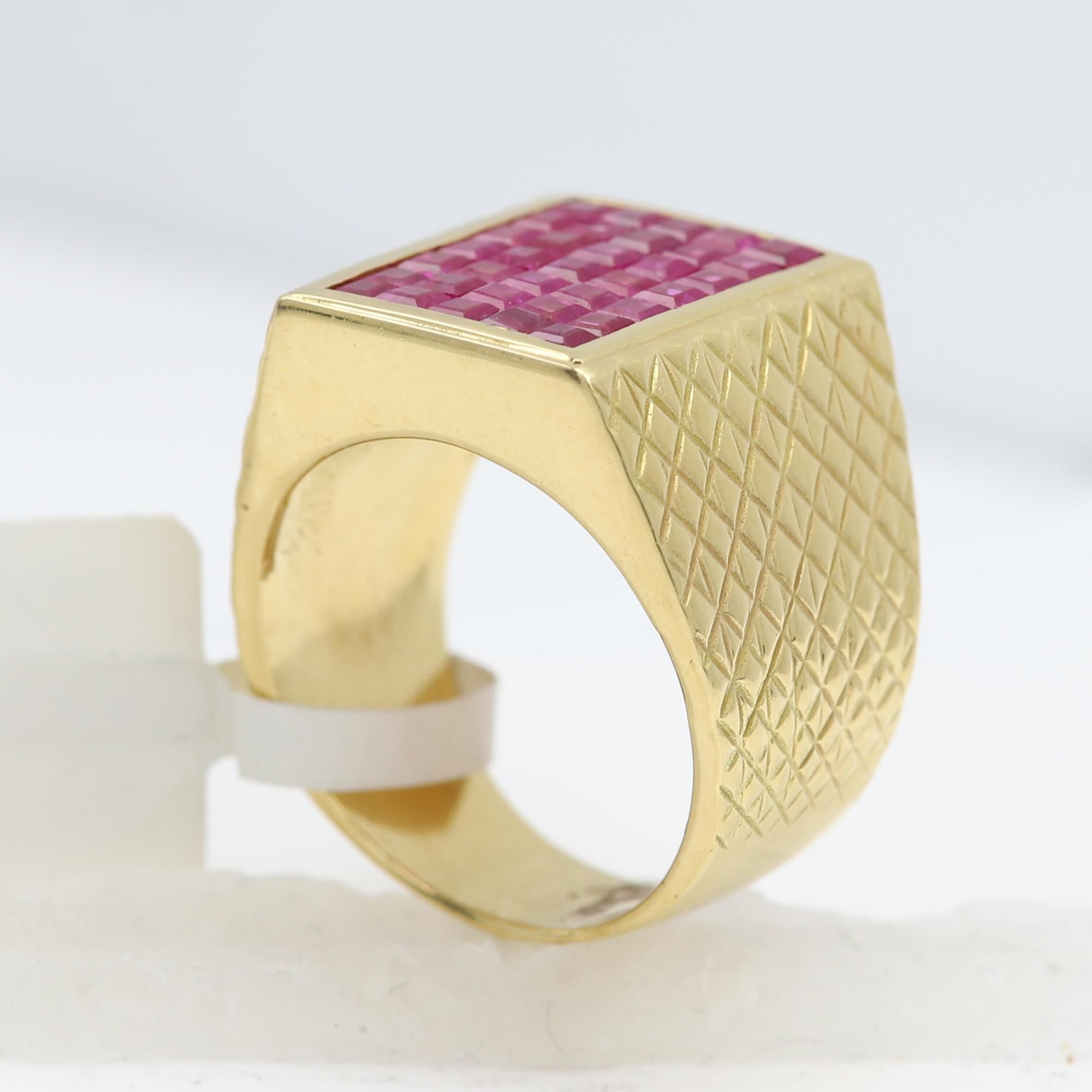 Men's Mens 18 Karat Yellow Gold Vintage Ring Pink Sapphire Invisible setting For Sale