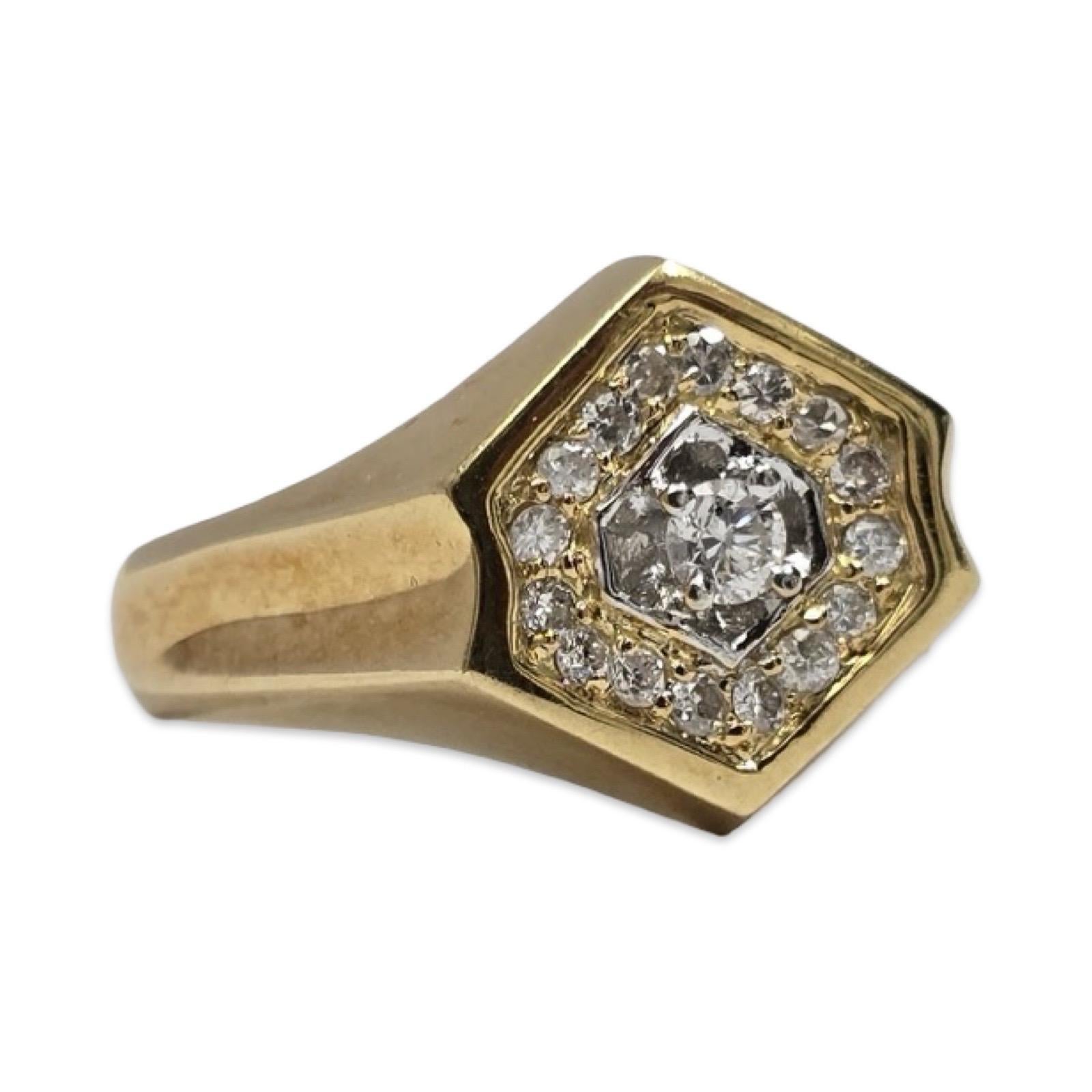 Taglio rotondo Anello da uomo con diamante esagonale da 0,44tcw in oro 18 carati in vendita