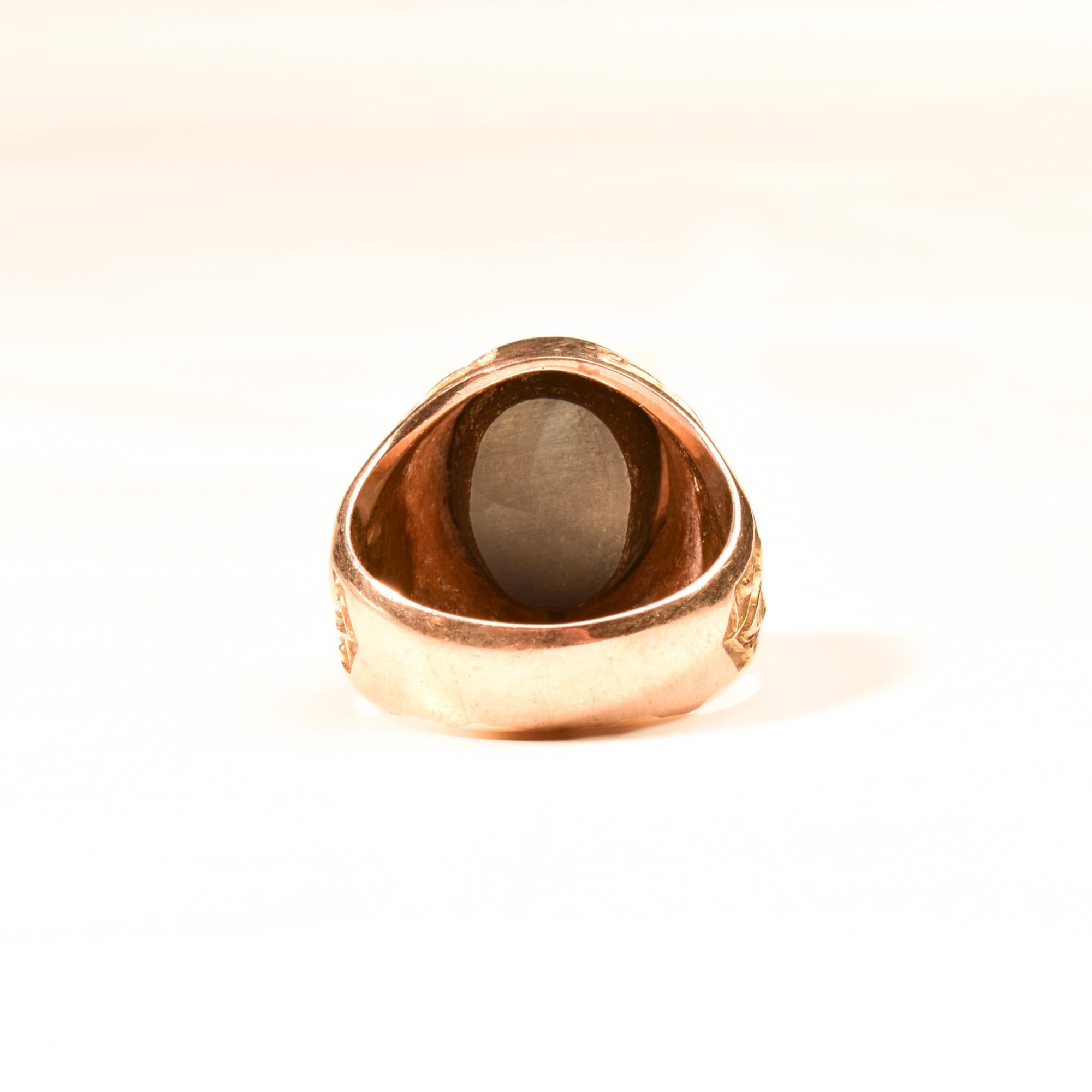 Bague Signet Gladiateur en Hématite Intaglio 18K pour Homme  Pour hommes en vente