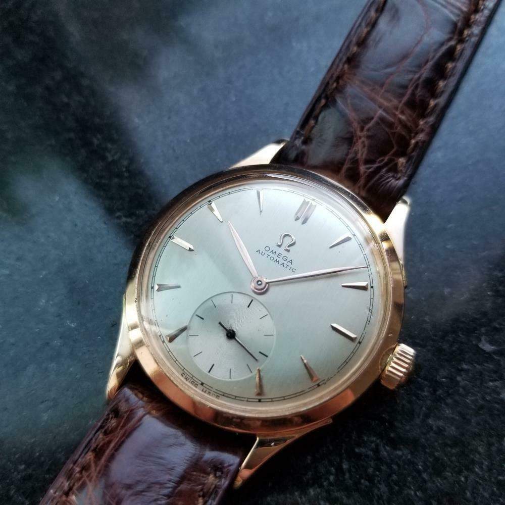 Timeless luxury, men's 18k solid rose gold Omega bumper automatic, c.1944. Verified authentic by a master watchmaker. Gorgeous vintage silver Omega signed dial, applied gold arrowhead hour markers, gold minute and hour hands, subdial second, hands