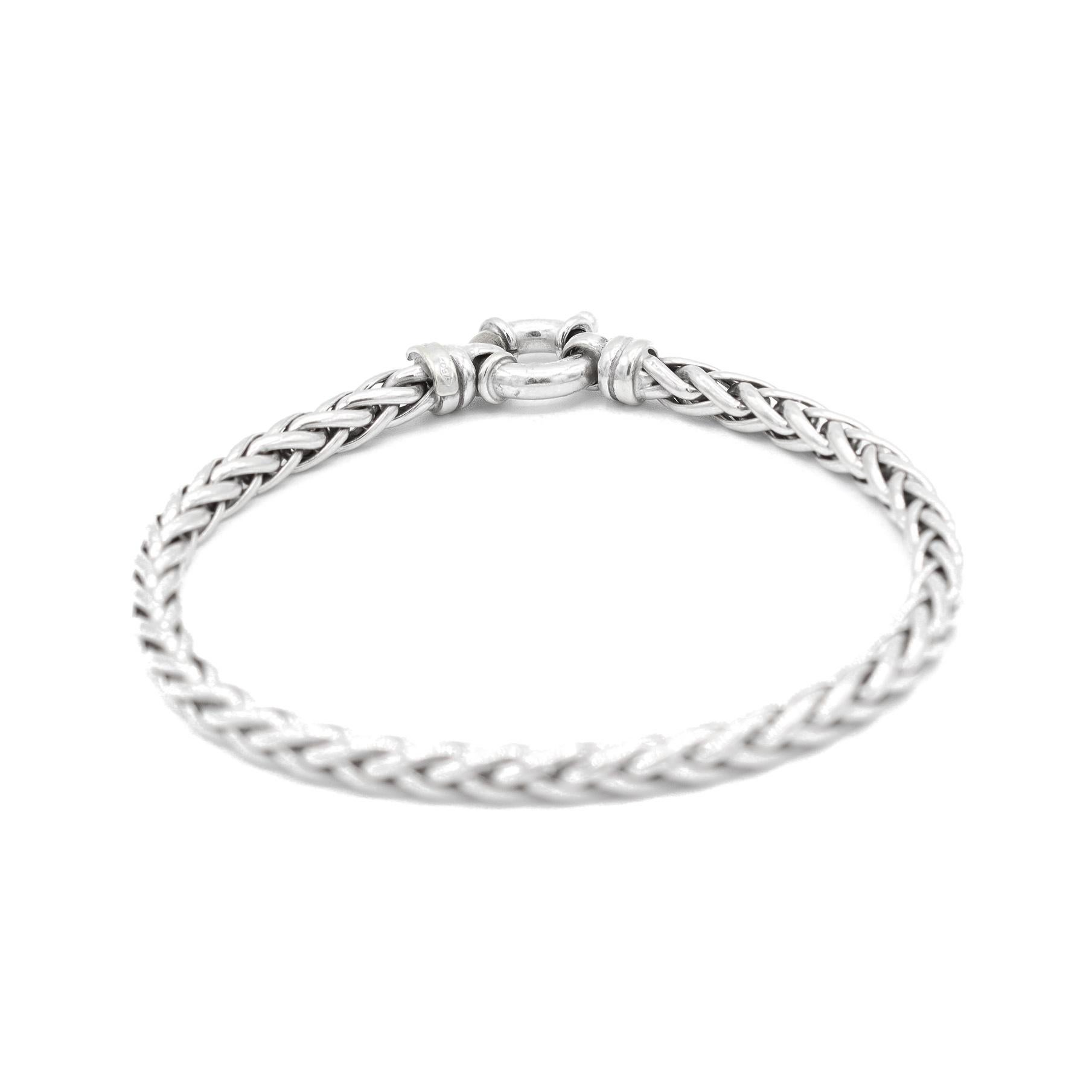 Individuelles, mattiertes, poliertes, rhodiniertes 18-karätiges Weißgold-Gliederarmband für einen Mann. Das Armband misst ungefähr 7,25 Zoll in der Länge und wiegt insgesamt 23,20 Gramm. Die Marke 