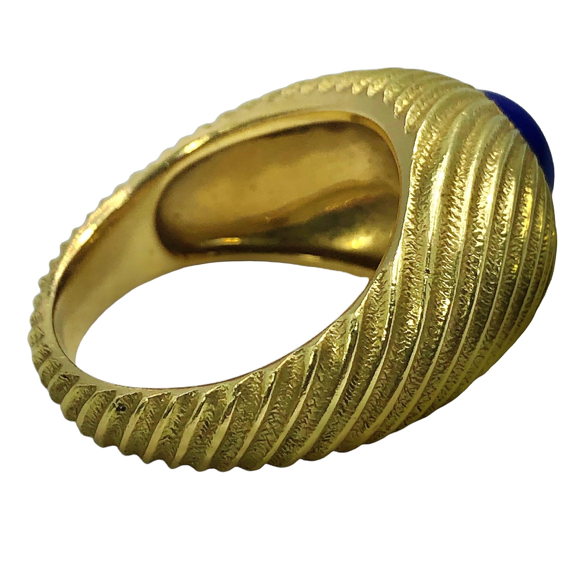 Mens 18k Yellow Gold and Lapis-Lazuli Tiffany Schlumberger Ring In Good Condition For Sale In Palm Beach, FL